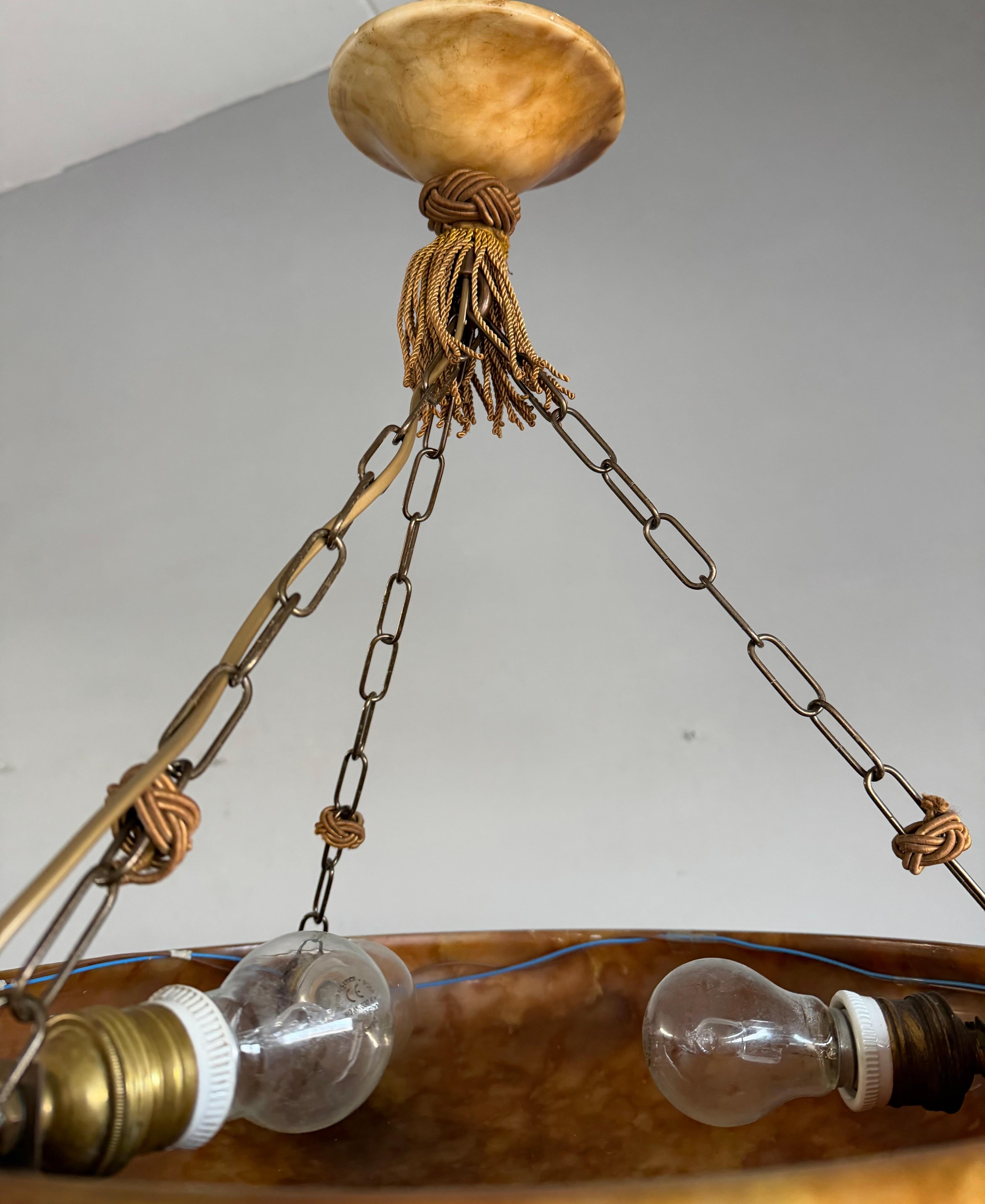 Large Beautiful Timeless & Colorful Alabaster & Bronze Chandelier Pendant Light In condizioni buone in vendita a Lisse, NL