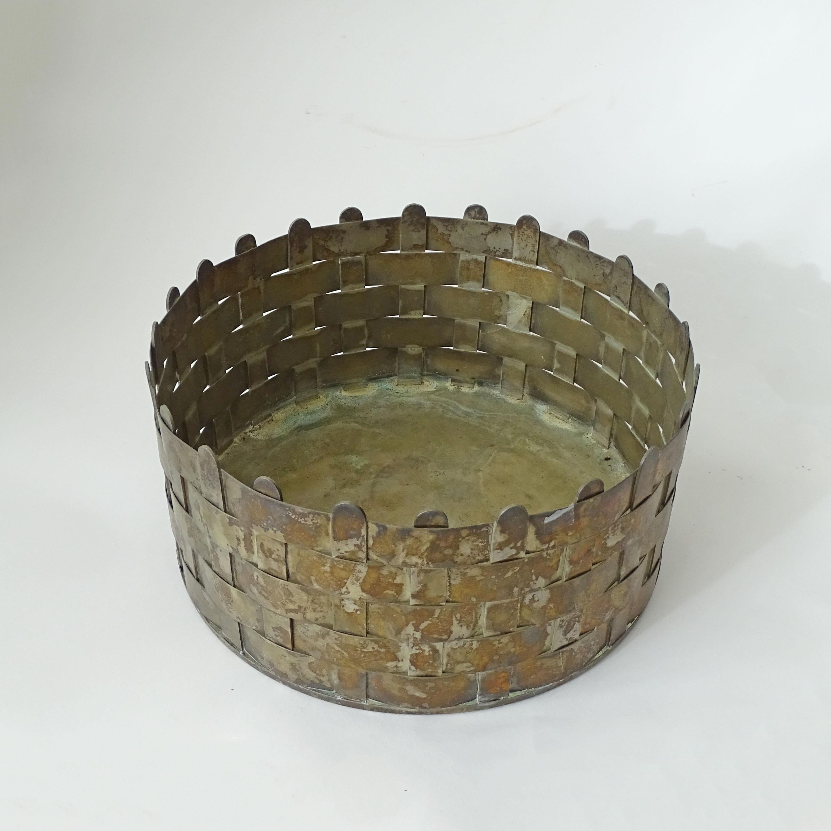 Large, Beautifully Crafted Italian 1970s Intertwined Nickel Metal Planter In Good Condition For Sale In Milan, IT