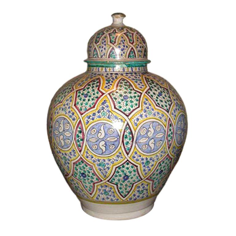 Large beautifully detailed ceramic urn For Sale