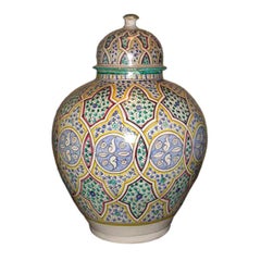 Large beautifully detailed ceramic urn
