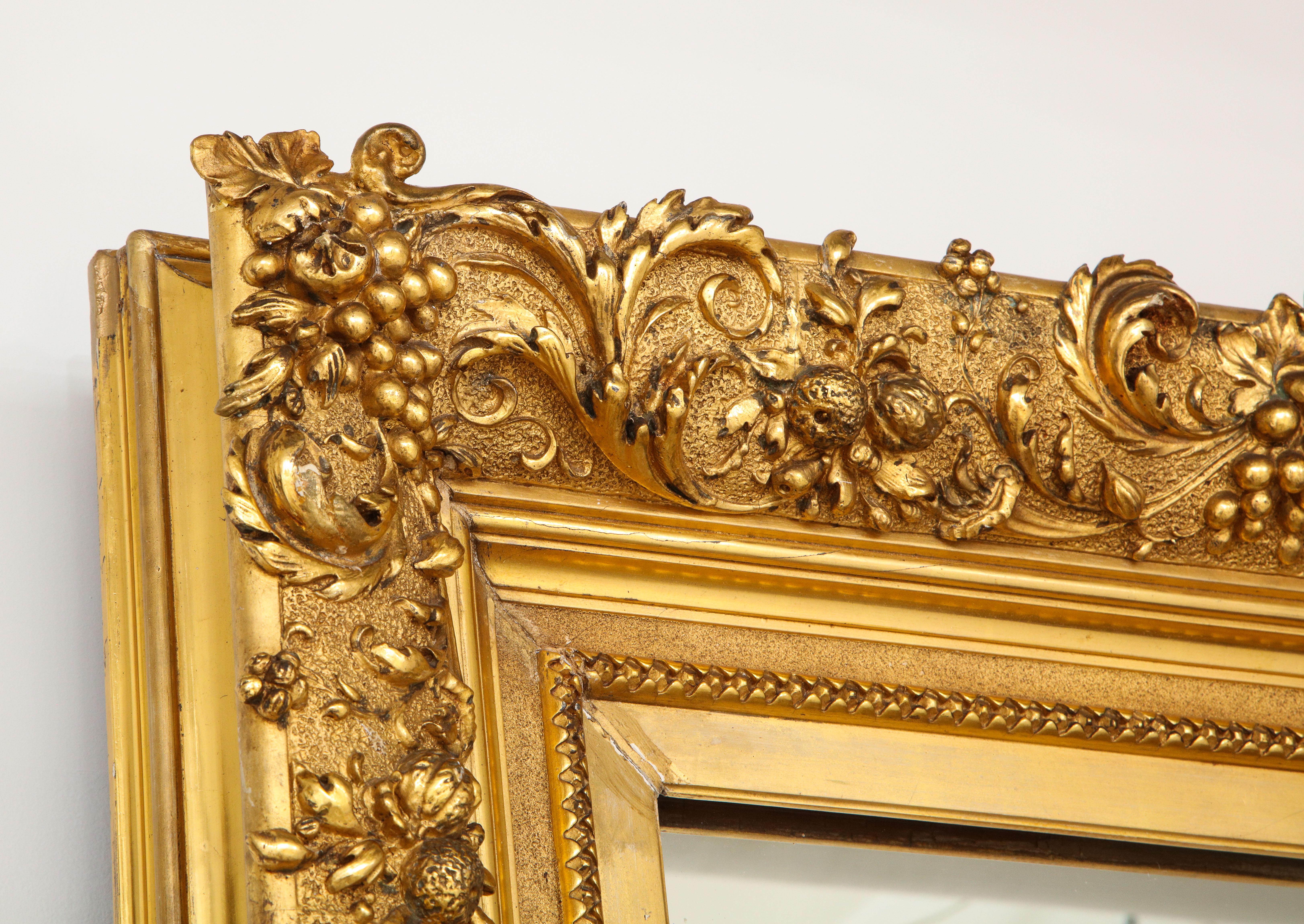 20th Century Large Beautifully Detailed Giltwood Mirror For Sale