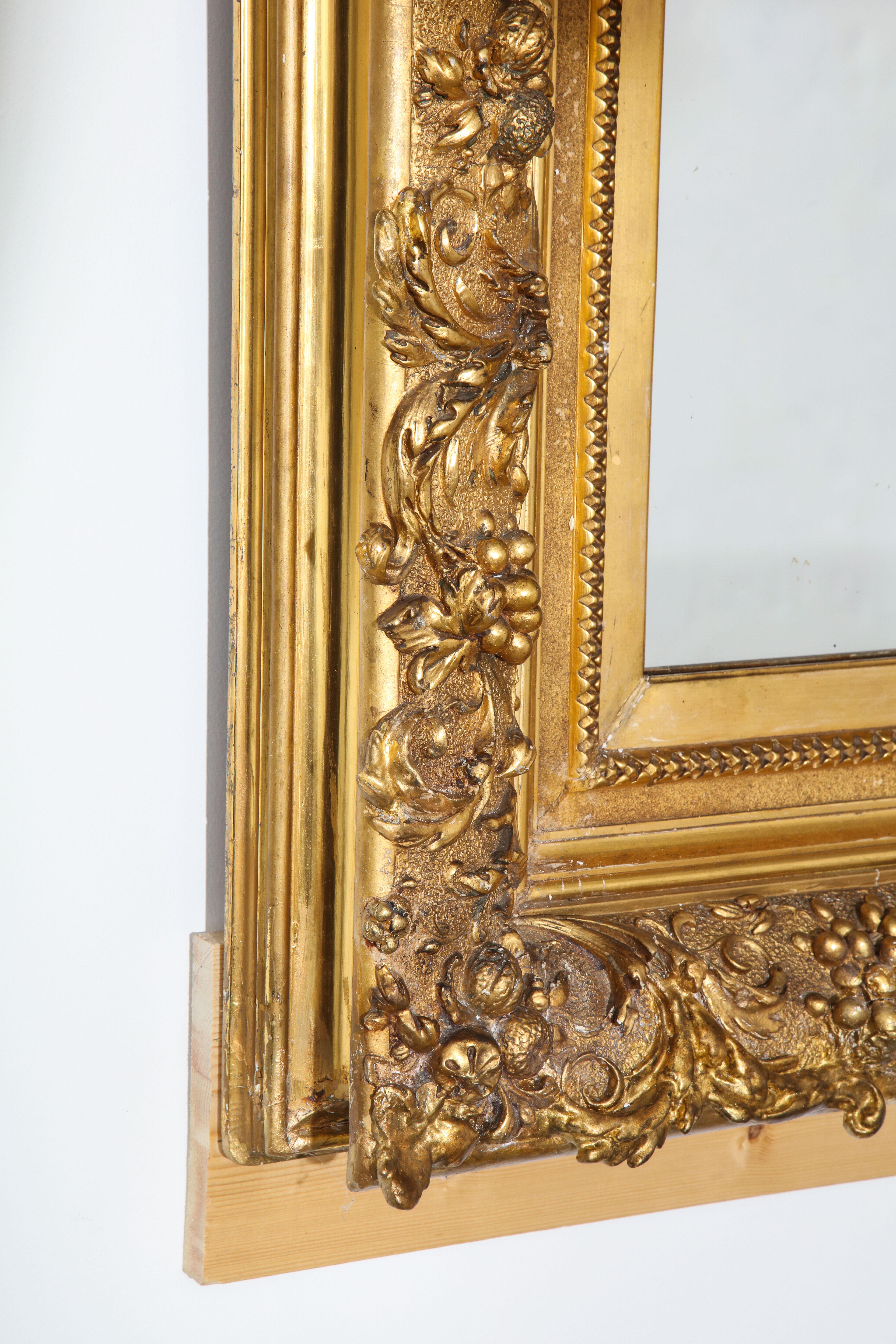 Large Beautifully Detailed Giltwood Mirror For Sale 1