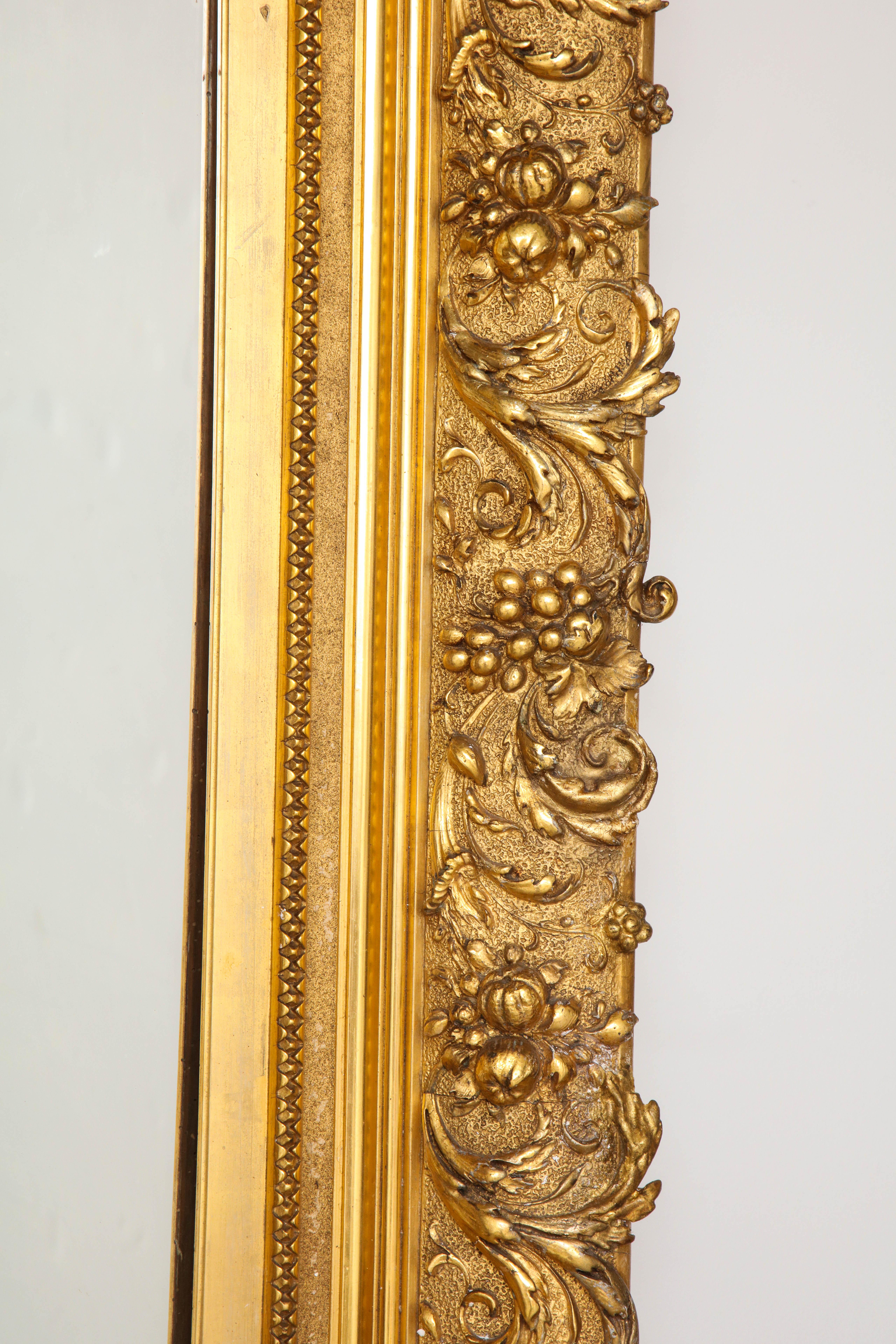 Large Beautifully Detailed Giltwood Mirror For Sale 3