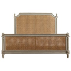 Letto a baldacchino francese intagliato a mano in stile LXVI US King Size di La Maison London