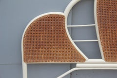 Grande testata di letto in bambù laccato bianco e paglia di Vienna, 1970, italiano