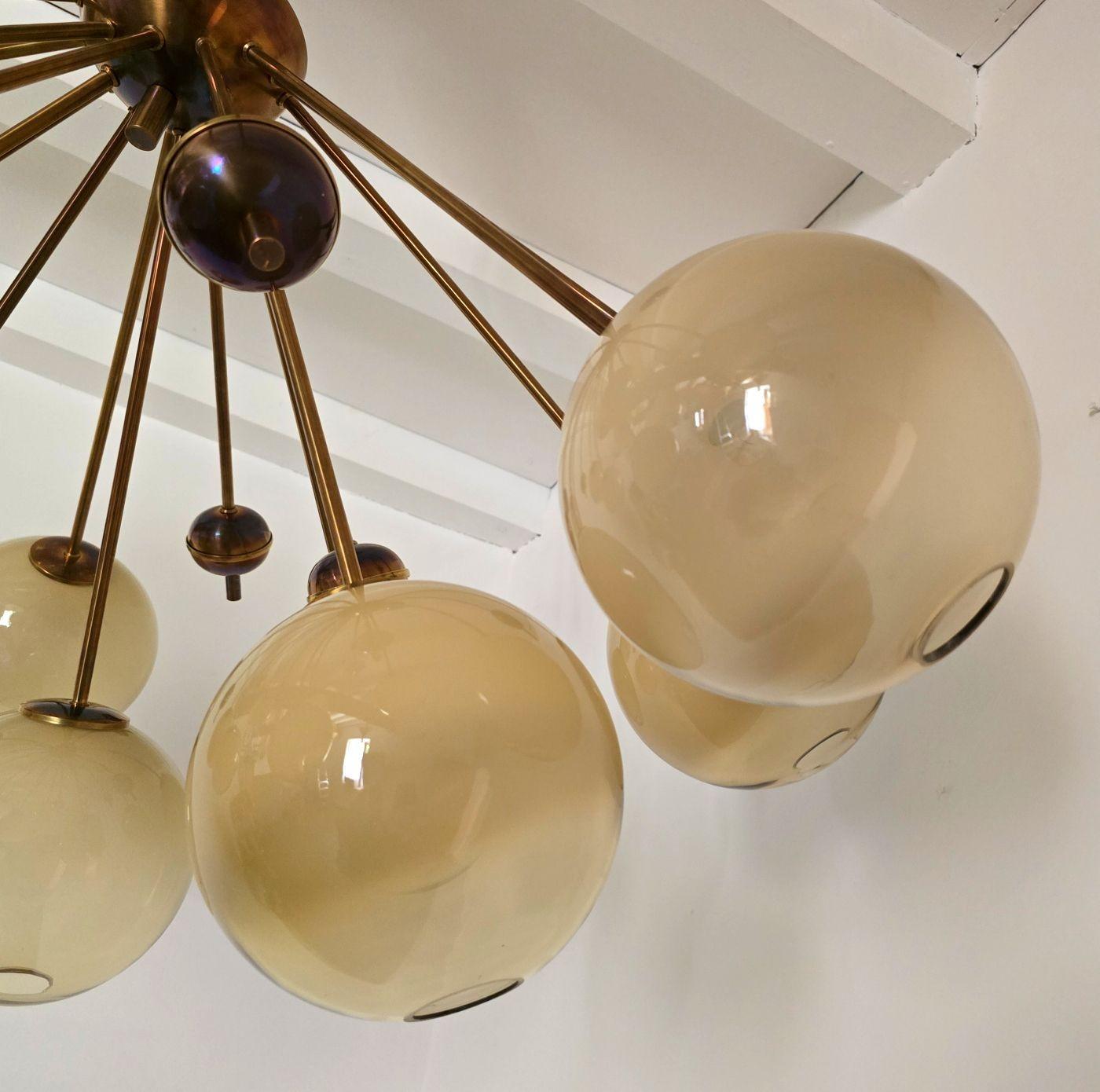 Grand lustre Spoutnik en verre de Murano beige en vente 1