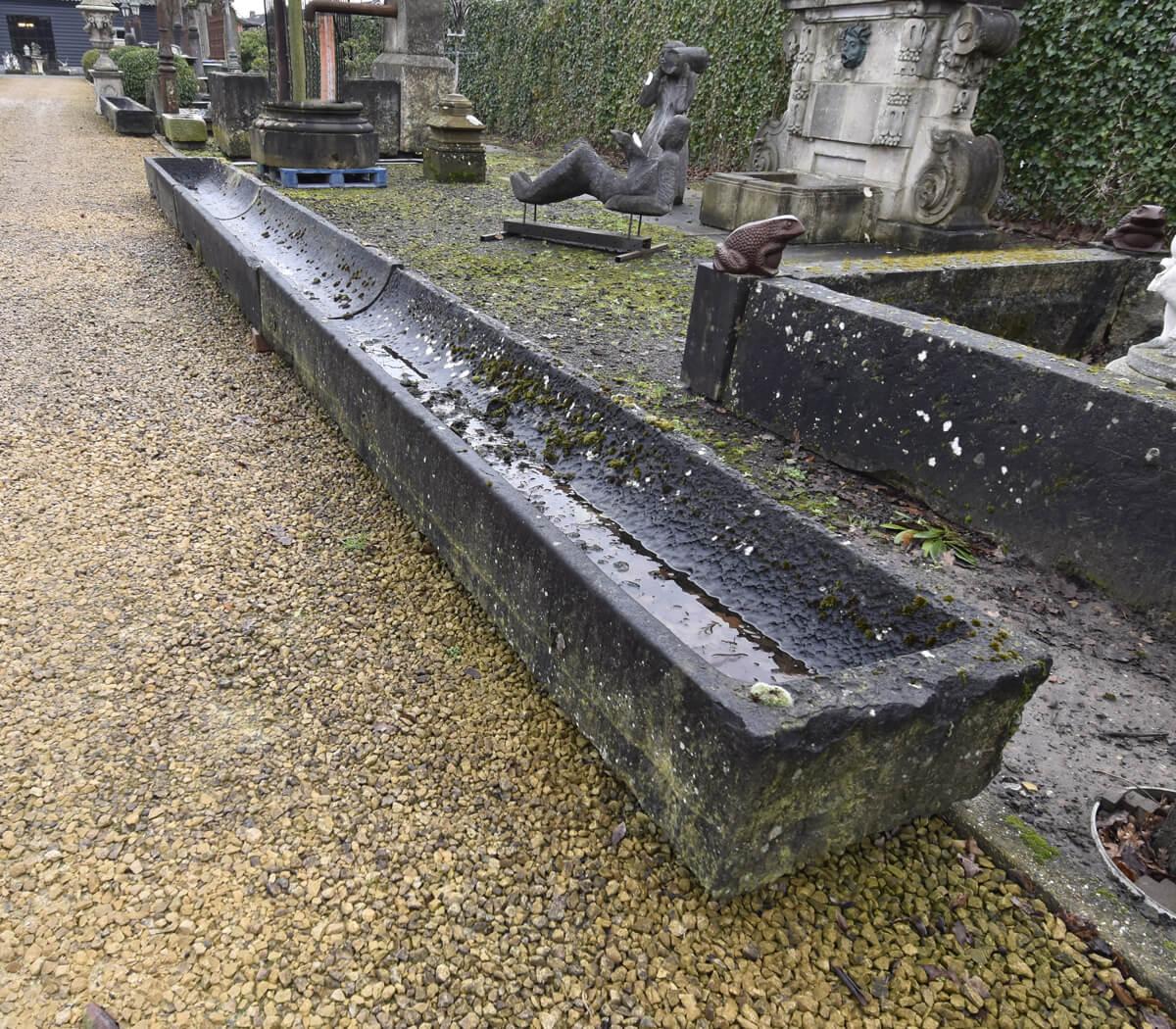 Pierre Grande trough belge en pierre bleue en vente
