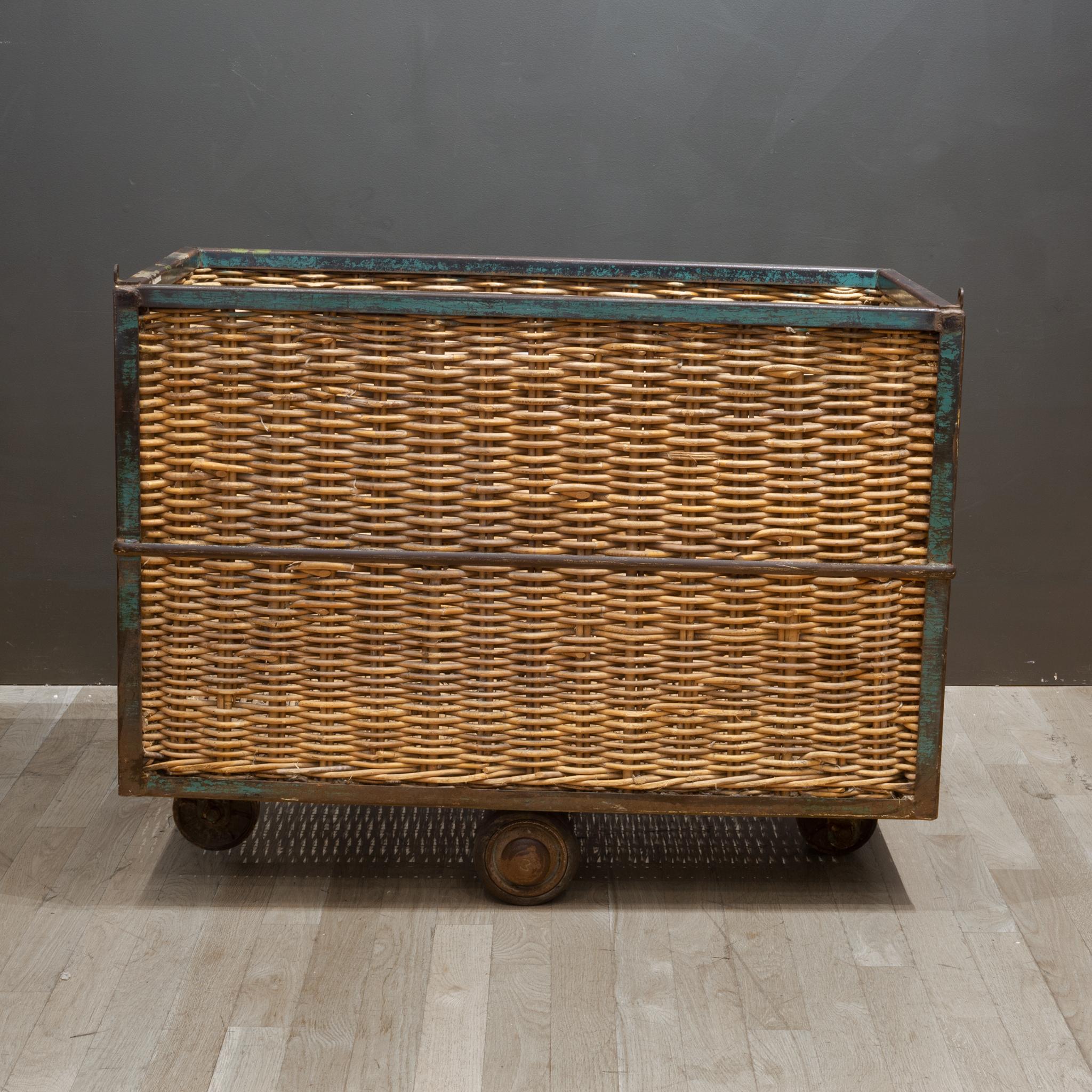 Large Belgian Factory Cotton Rolling Cart, c.1940 In Good Condition For Sale In San Francisco, CA