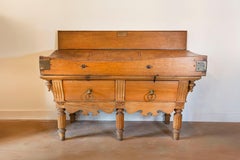 Grand billot de boucherie belge en noyer clair avec plaque de marqueur, vers 1890