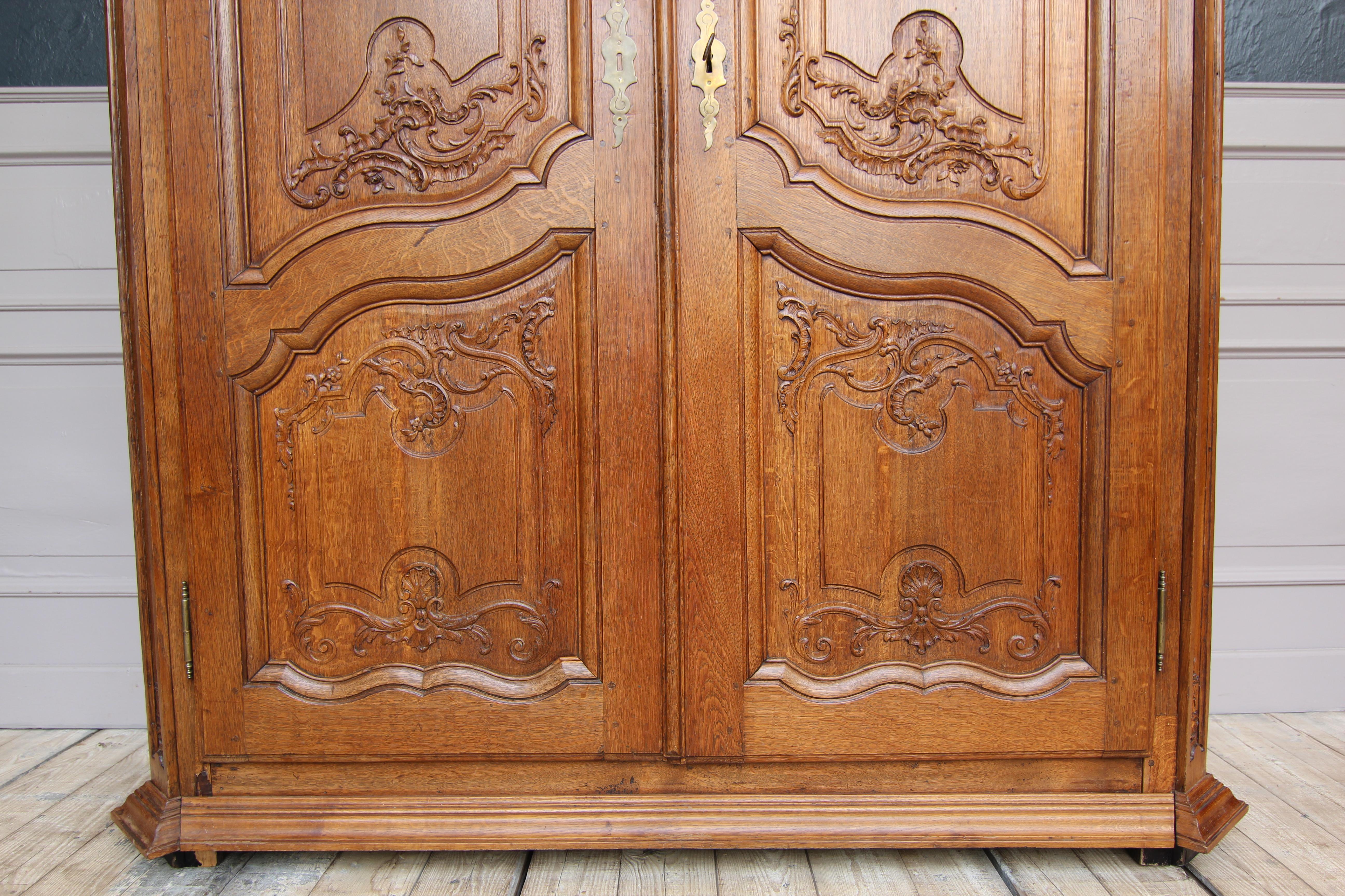 Large Belgian Oak Régence Style Cabinet from Around 1800 For Sale 3