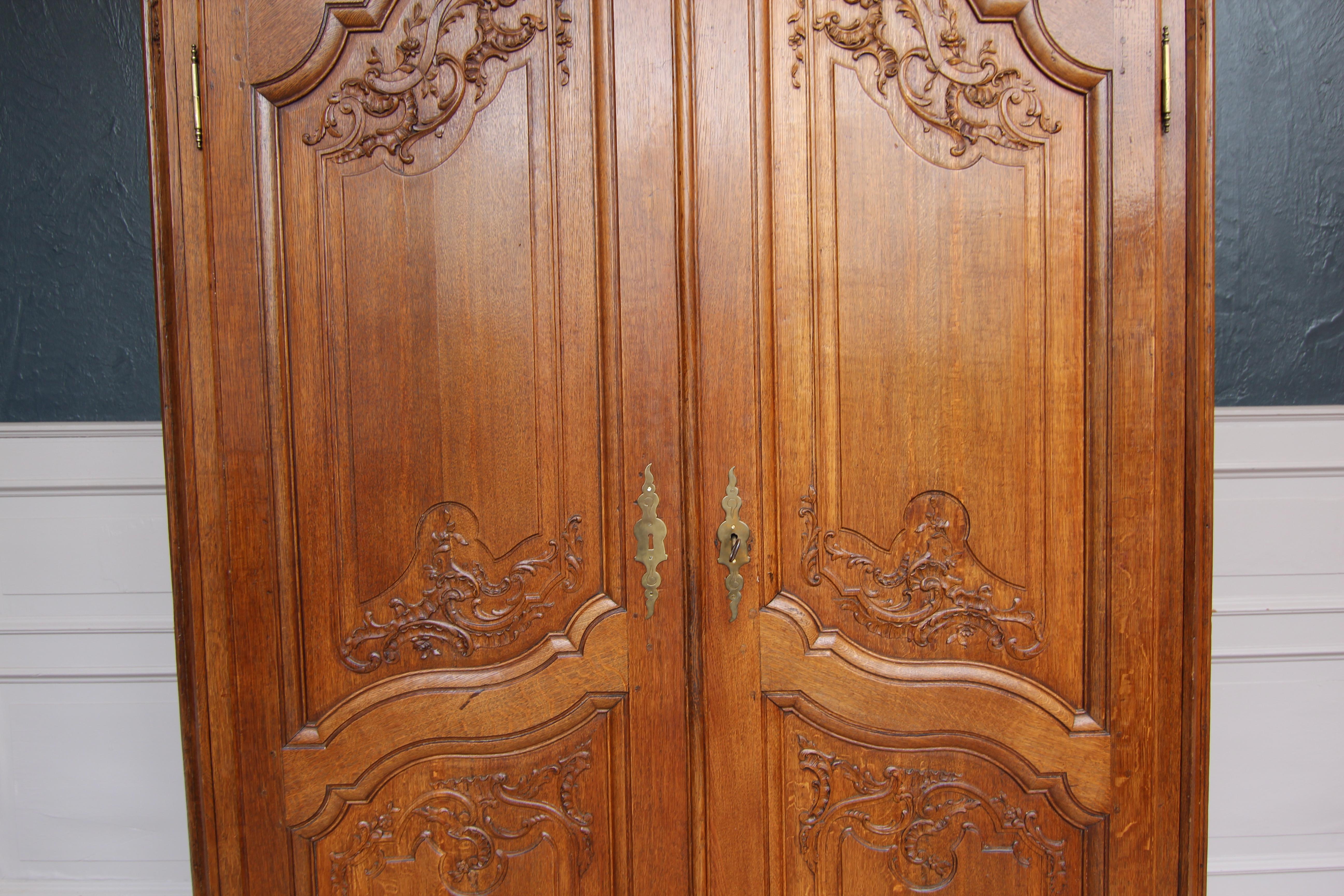 Large Belgian Oak Régence Style Cabinet from Around 1800 For Sale 1