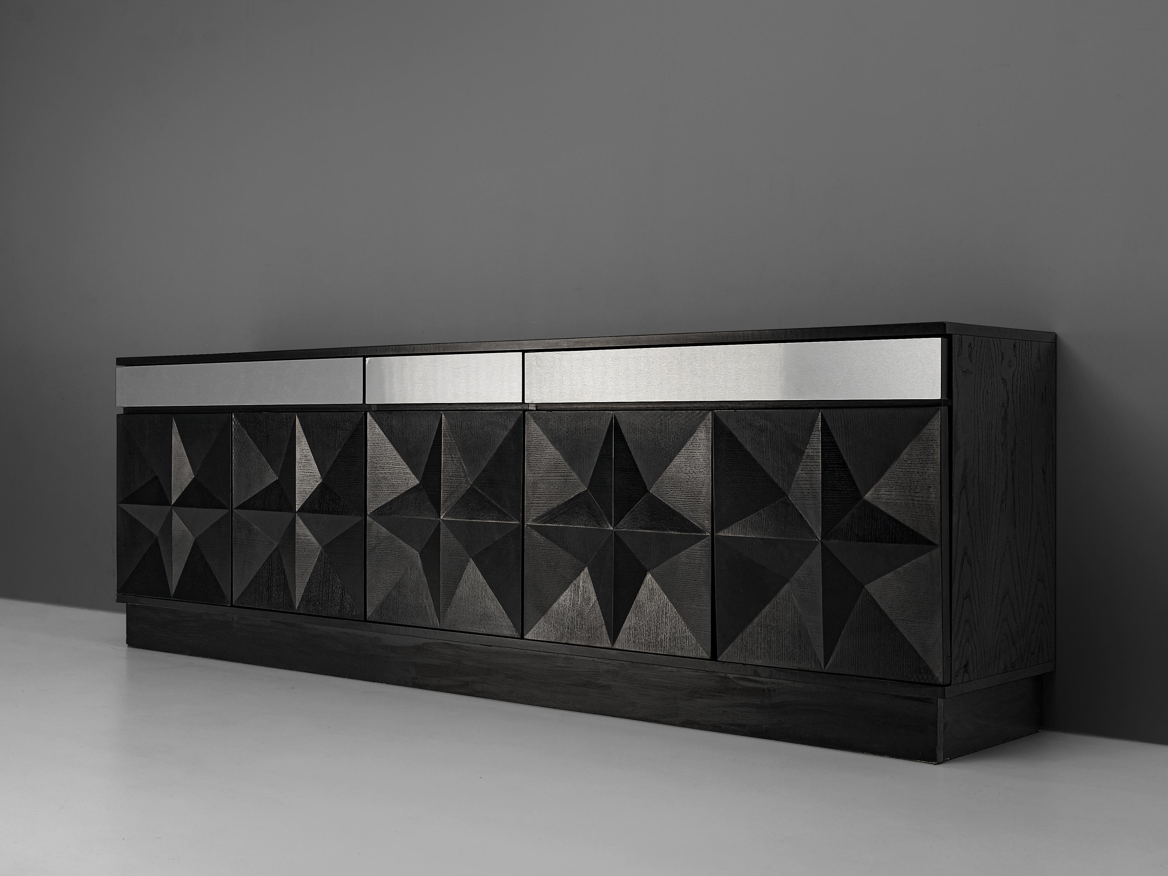 Sideboard, black lacquered oak, metal, Belgium, 1970s

This Belgian sideboard features a wonderfully designed front. The five-doored piece is equipped with three drawers on top. These are highlighted in the way that they feature sleek fronts in