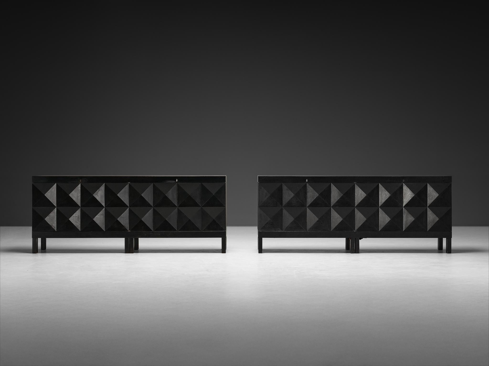 Große belgische Sideboards aus schwarz lackierter Eiche mit grafischen Türen im Angebot 3