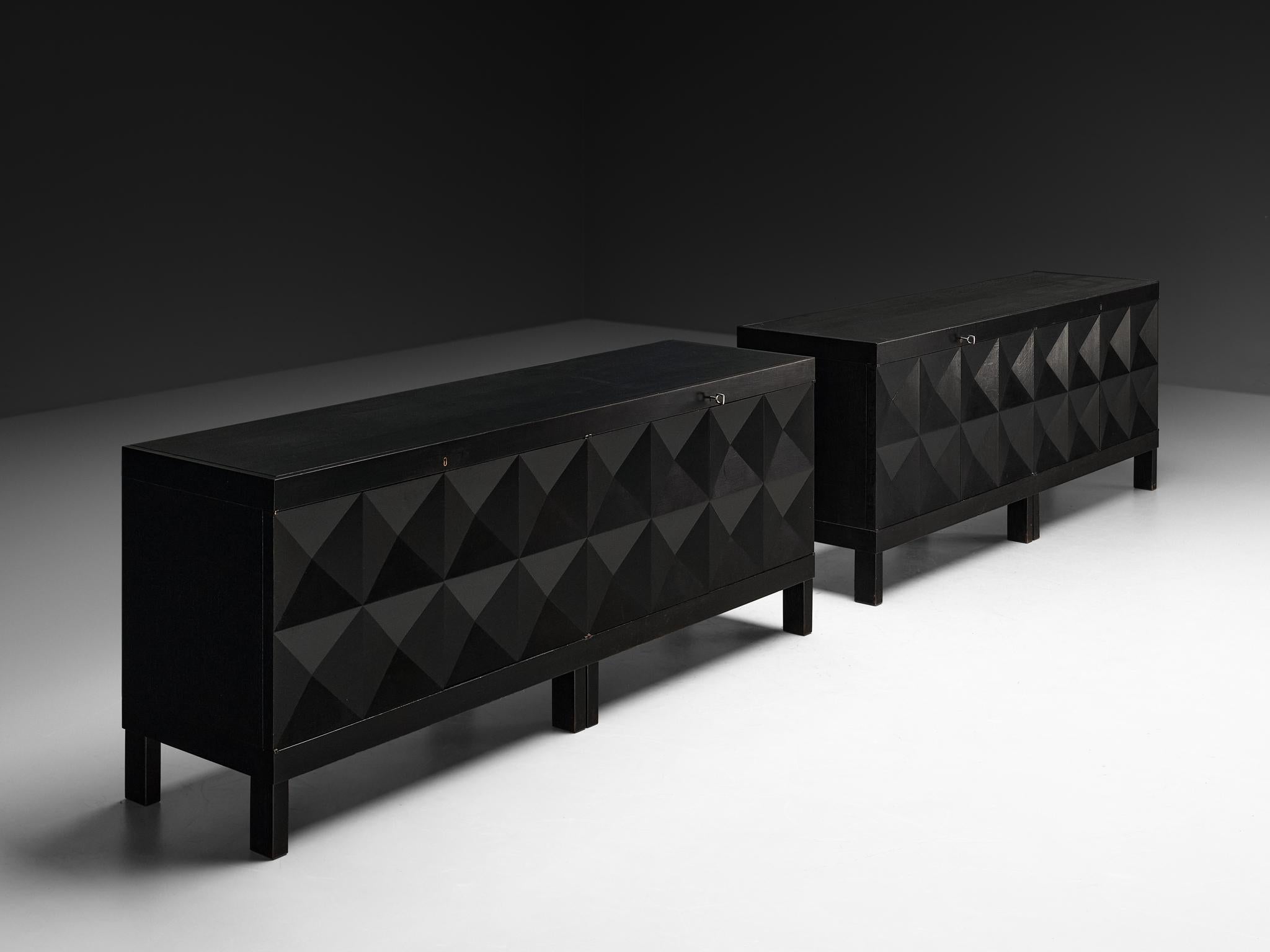 Große belgische Sideboards aus schwarz lackierter Eiche mit grafischen Türen im Angebot 1