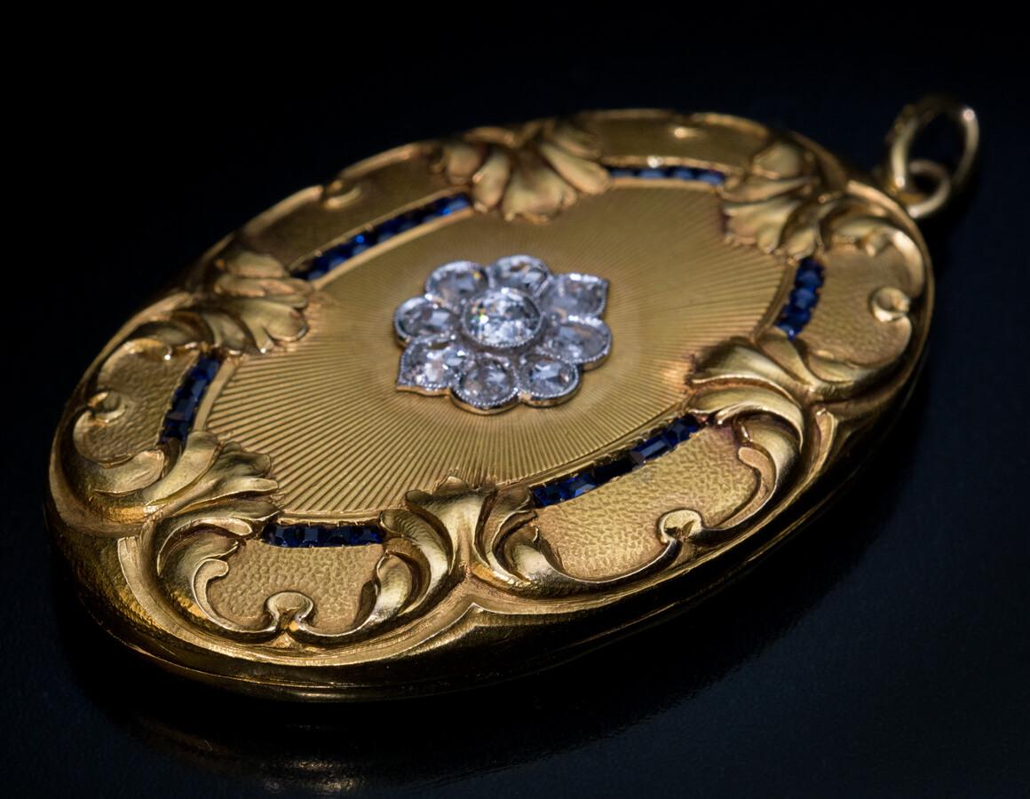 Belle Époque Large Belle Epoque Antique Jeweled Gold Pendant Locket
