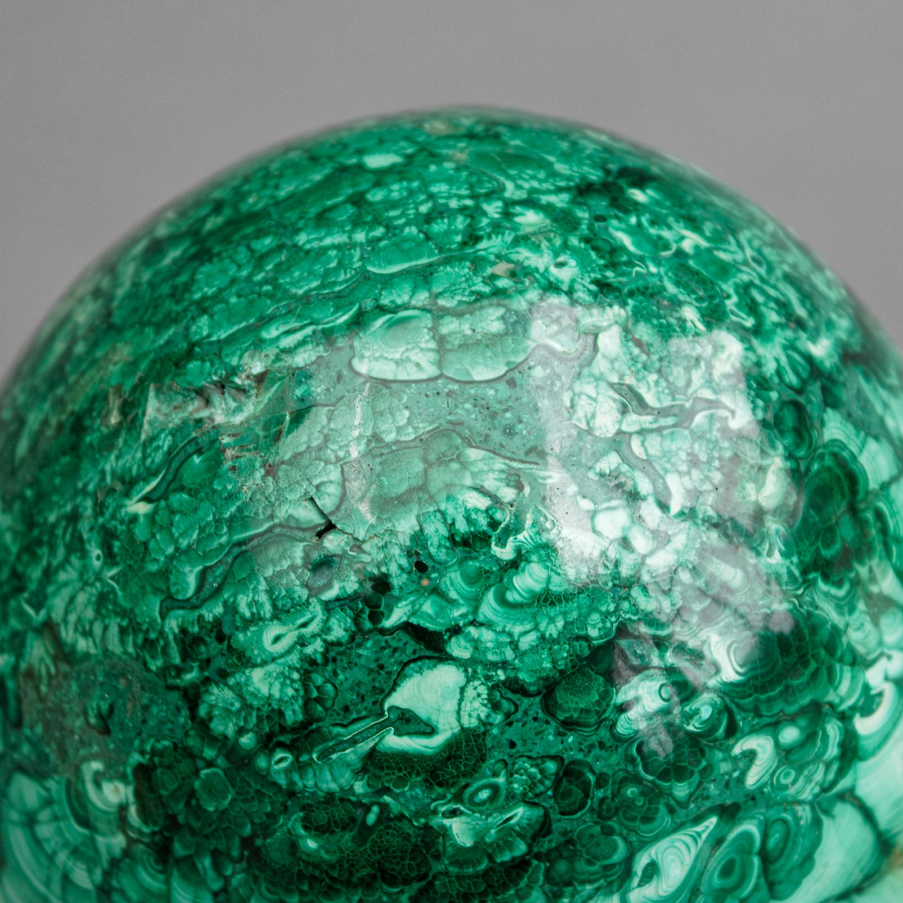 Large Belle Epoque Russian Carved Malachite Egg In Good Condition For Sale In Worpswede / Bremen, DE