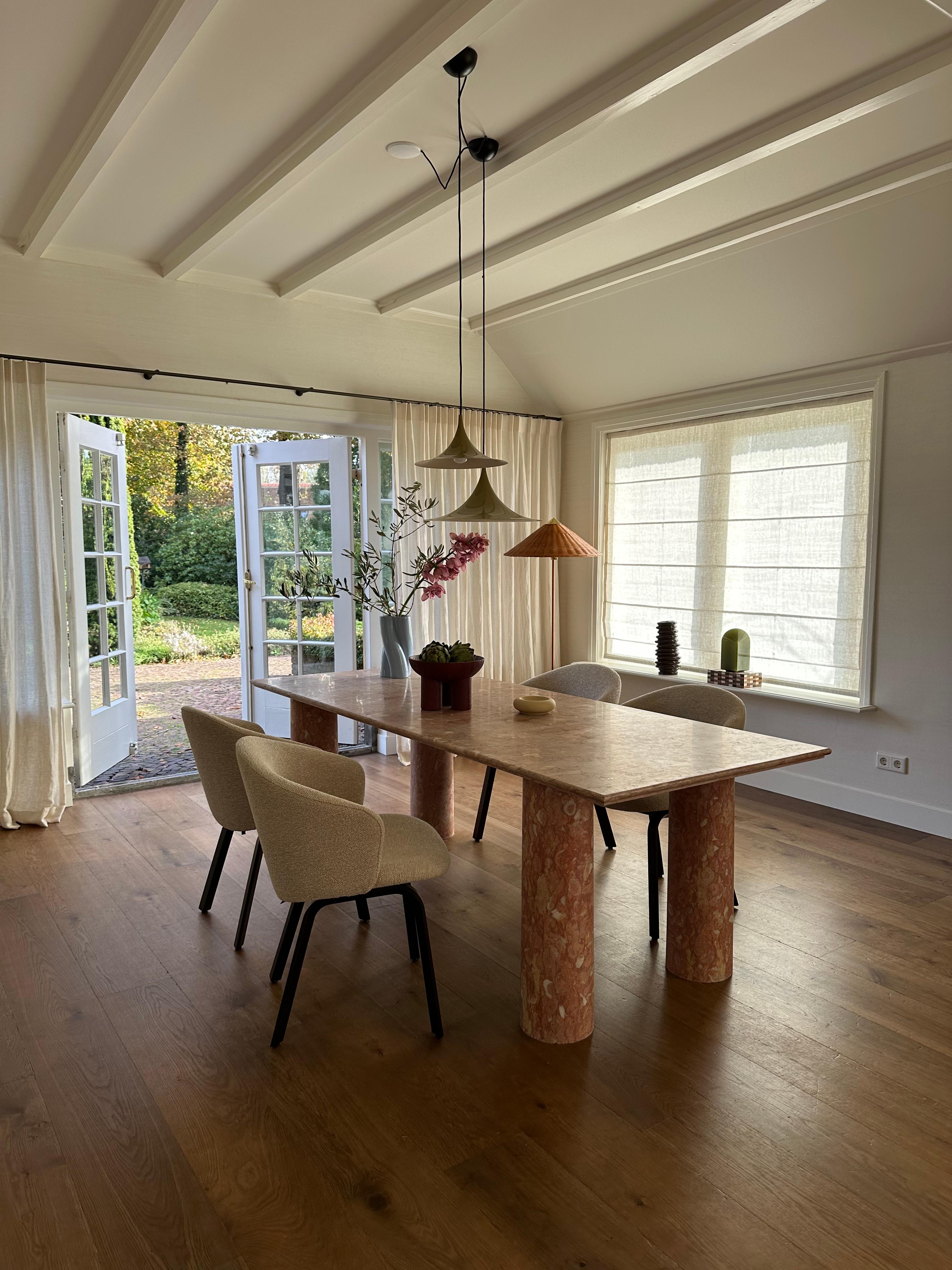 Large Bellini Style Rectangle Dining Table in Coral Portuguese Travertine In New Condition For Sale In AMSTERDAM, NL