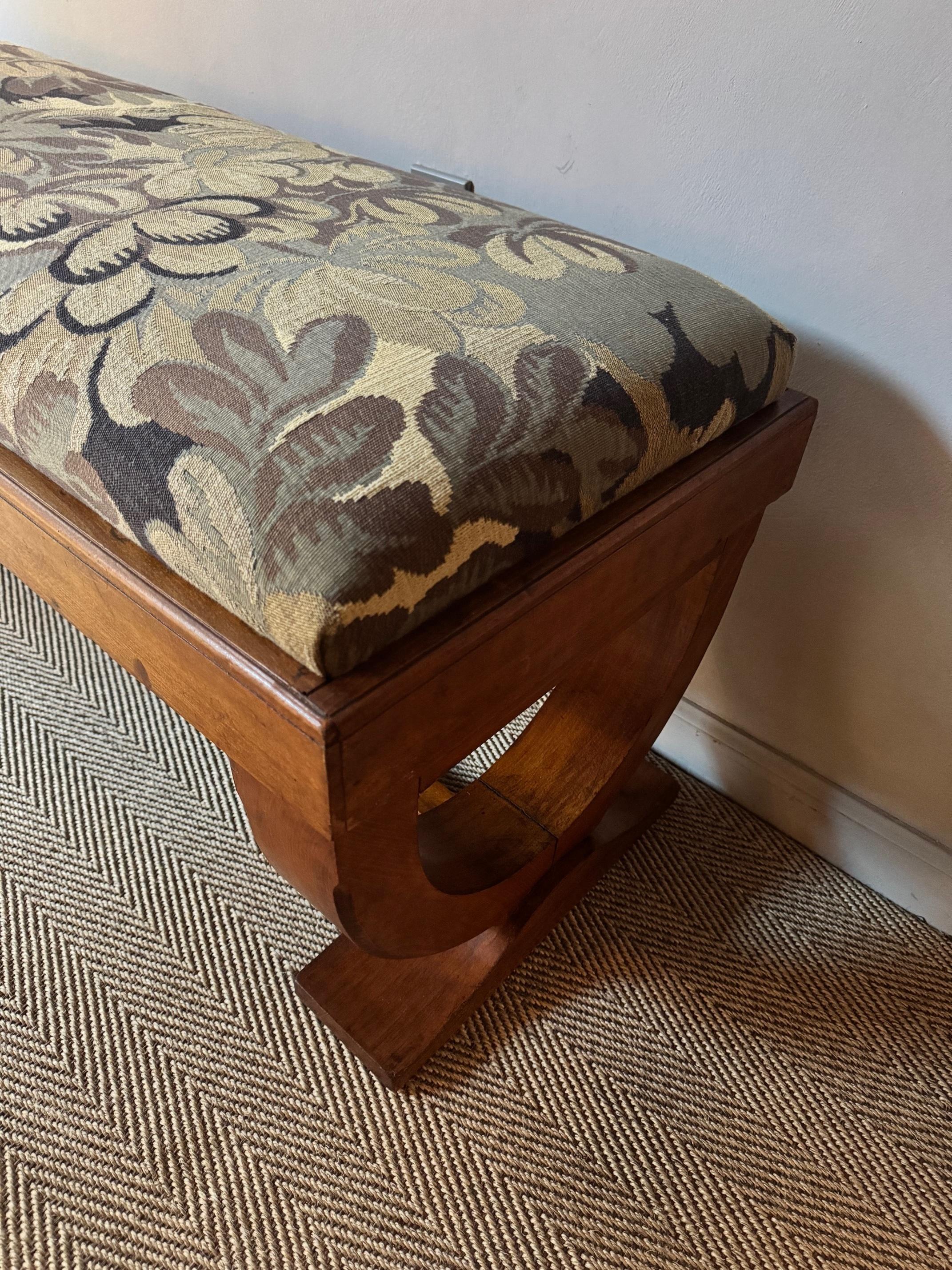 Large Bench in Beech wood 1930's France newly reupholstered en Excelente estado para la venta en New York, NY