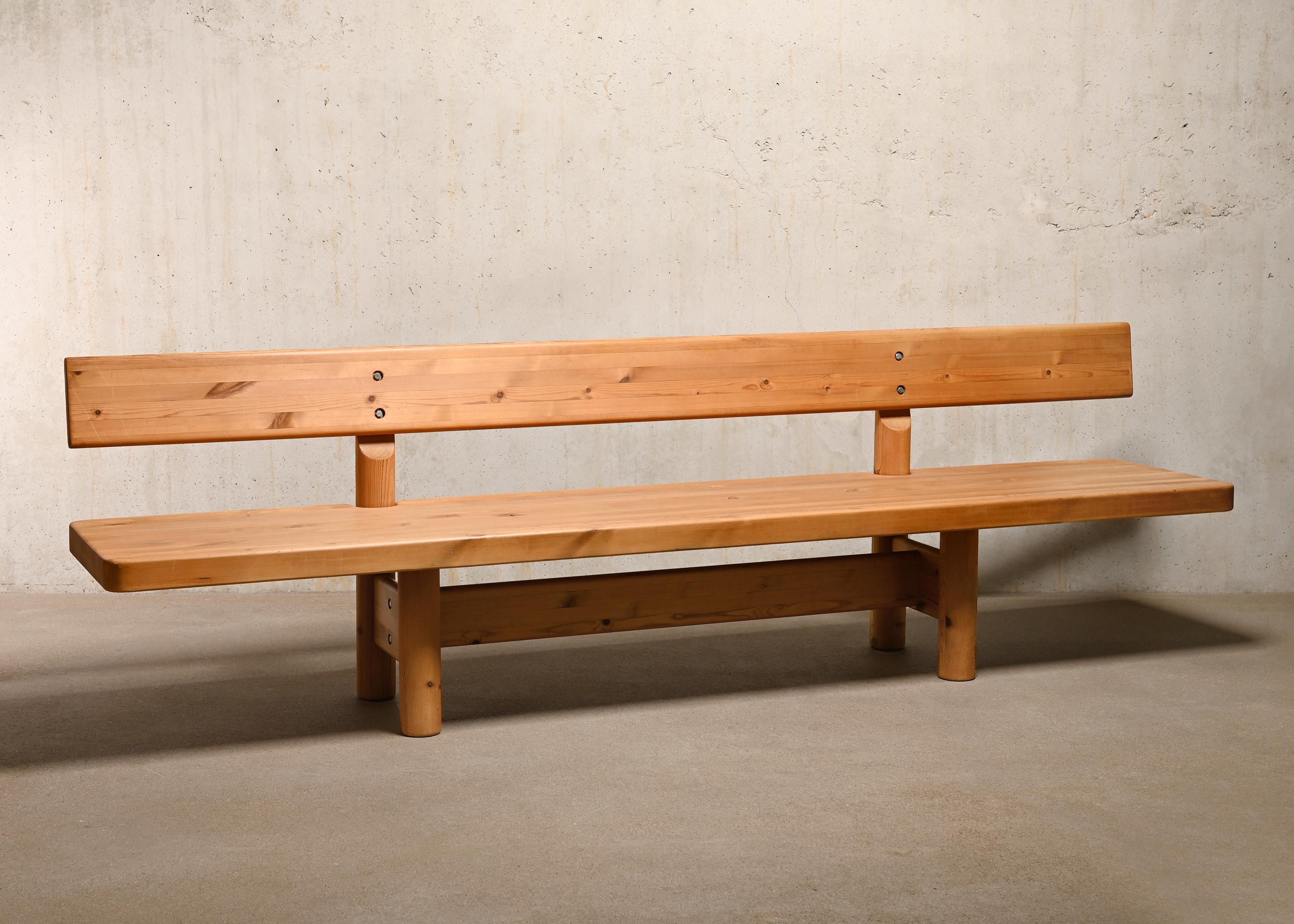 Scandinavian Modern Large Bench in Solid Pine Wood by Danish Architects Friis & Moltke Nielsen, 1978 For Sale