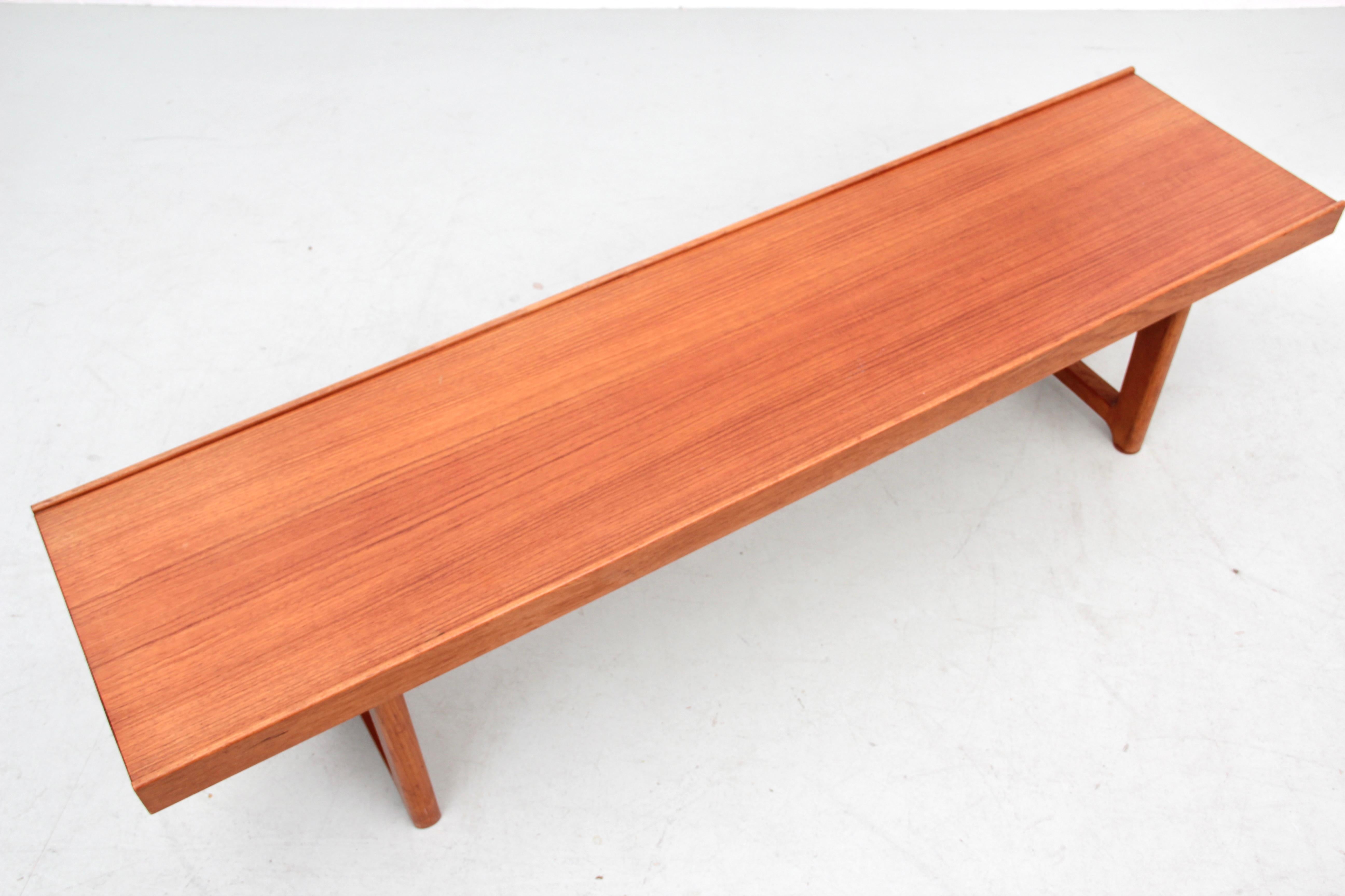 Gran banco o mesa auxiliar de teca Escandinavo moderno en venta