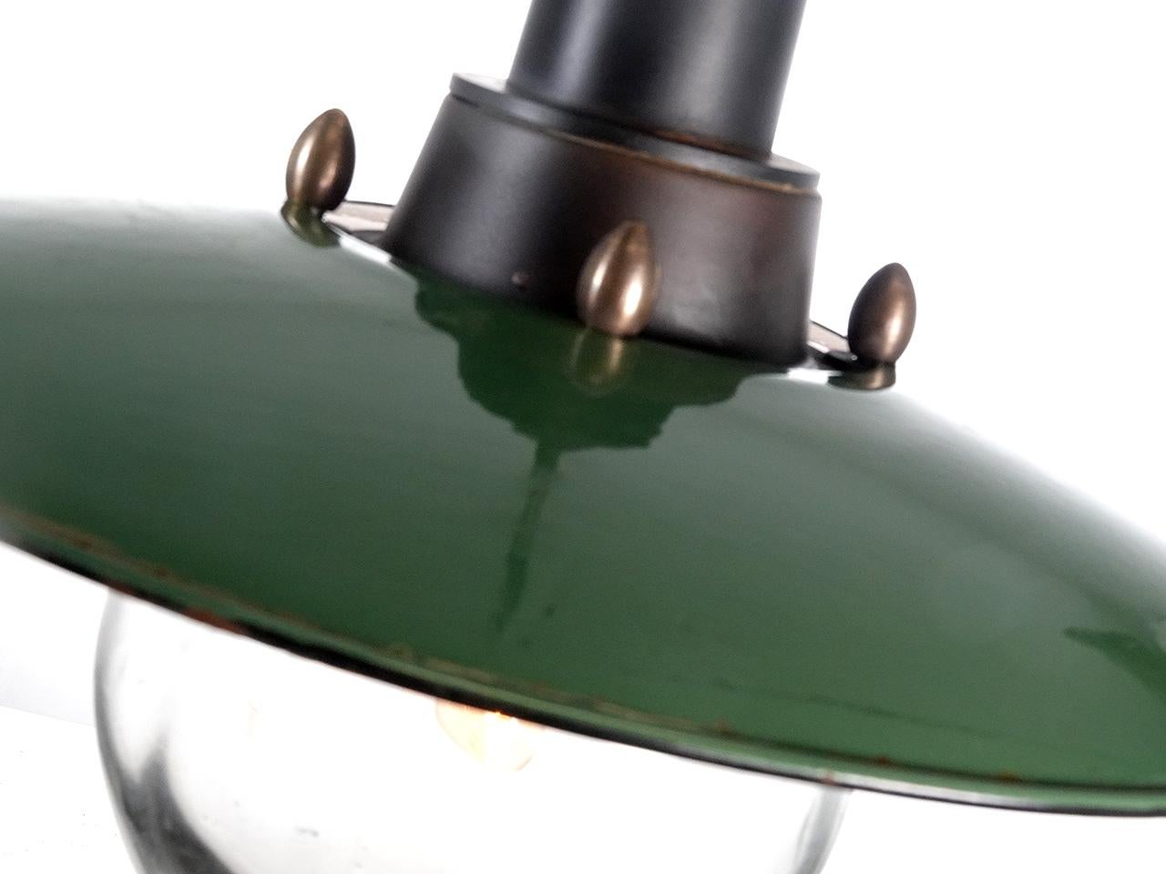 Große große Benjamin Explosion Proof-Kugellampe mit Porzellanschirm (Industriell) im Angebot