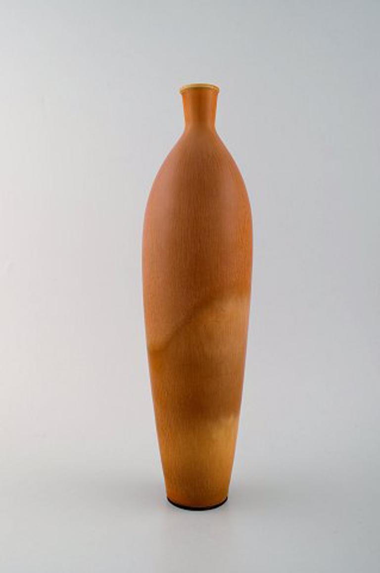 Large Berndt Friberg Studio art pottery vase.
Modern Swedish, mid-20th century.
Unique, handmade.
Amazing glaze in shades of golden brown!
Perfect. 1st. factory quality.
Measures: 31.5 x 9 cm.