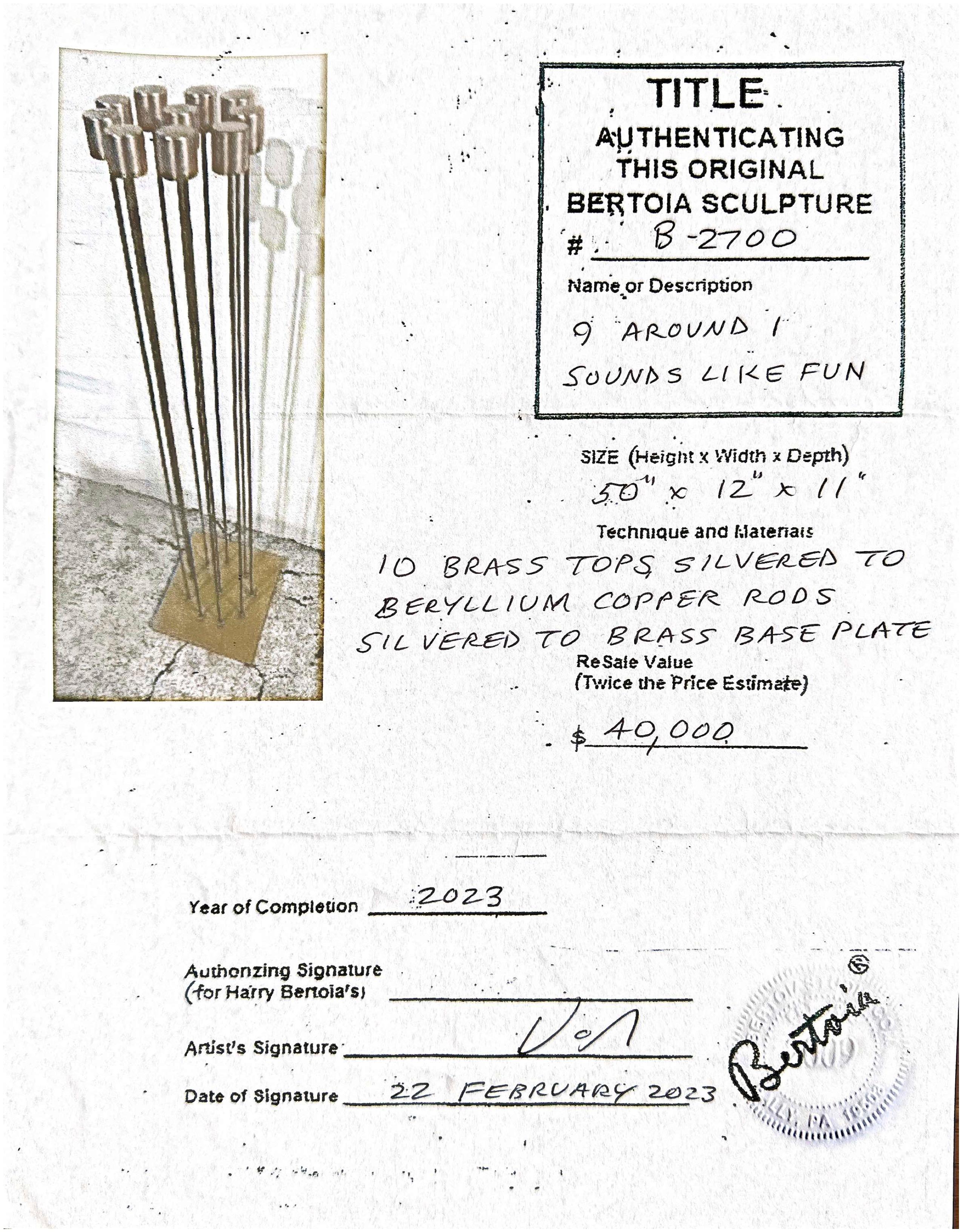 Grande sculpture sonore en laiton, cuivre et argent des studios Bertoia à 10 branches 'B-2700'. Une sculpture sonore lyrique et musicale avec un certificat d'authenticité signé par Val, l'artiste et fils du concepteur original, Harry Bertoia.