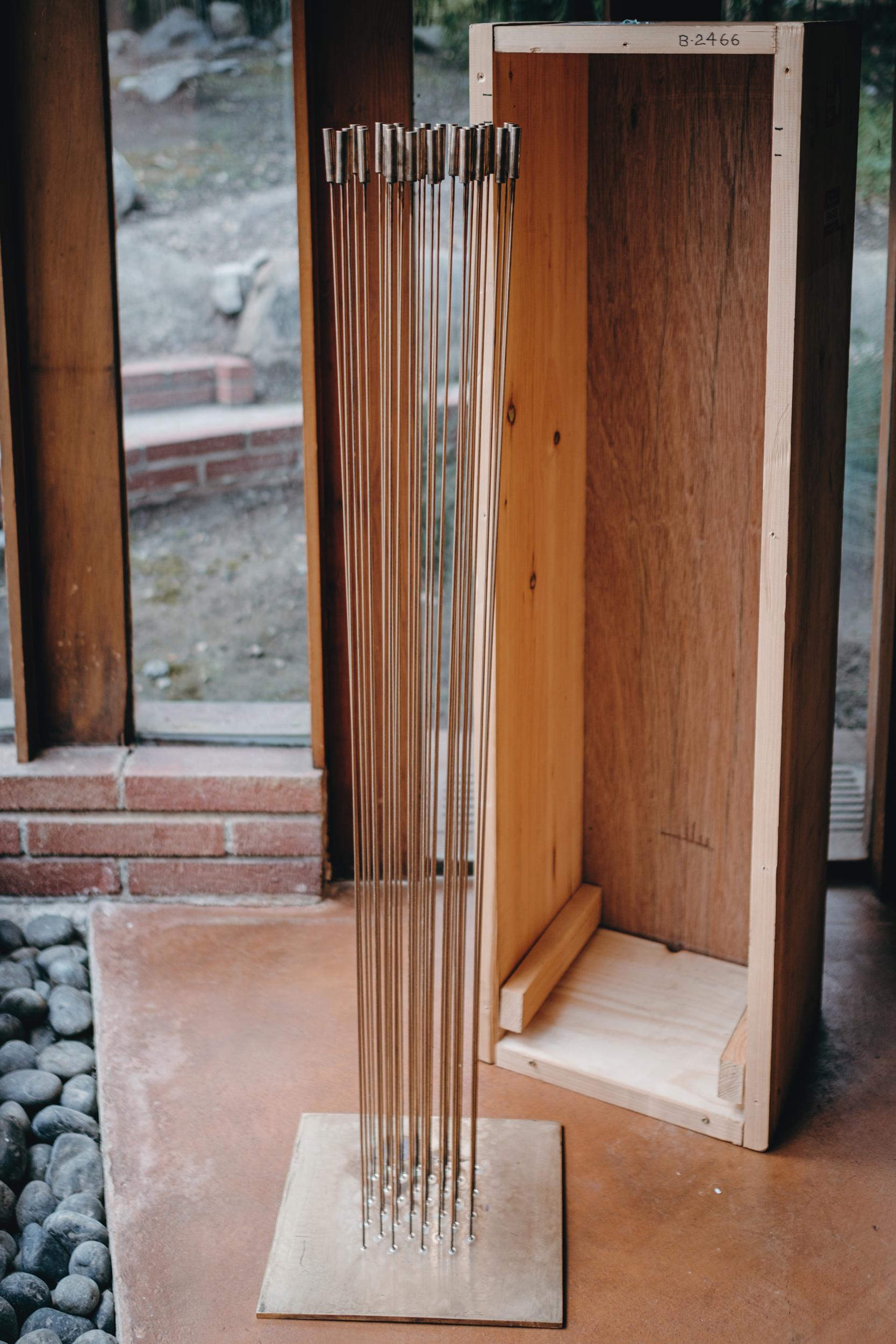 Large Bertoia Studios 32-Rod 'Sounding Chess / B-2466' Copper & Brass Sculpture In Excellent Condition For Sale In Glendale, CA