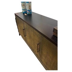 Grande credenza fatta a mano su misura con frontale in ottone