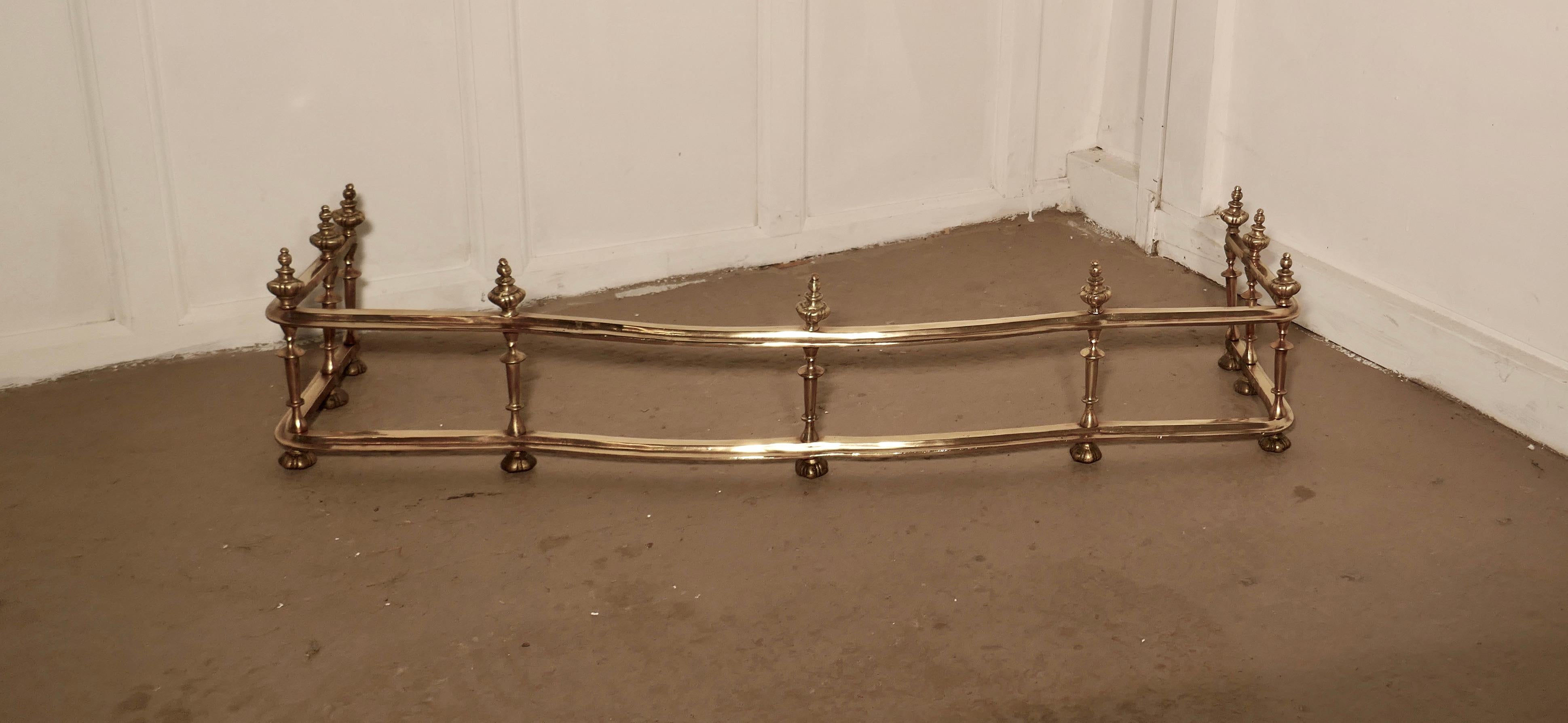 Victorian Large Best Quality 19th Century Heavy Brass Fender For Sale