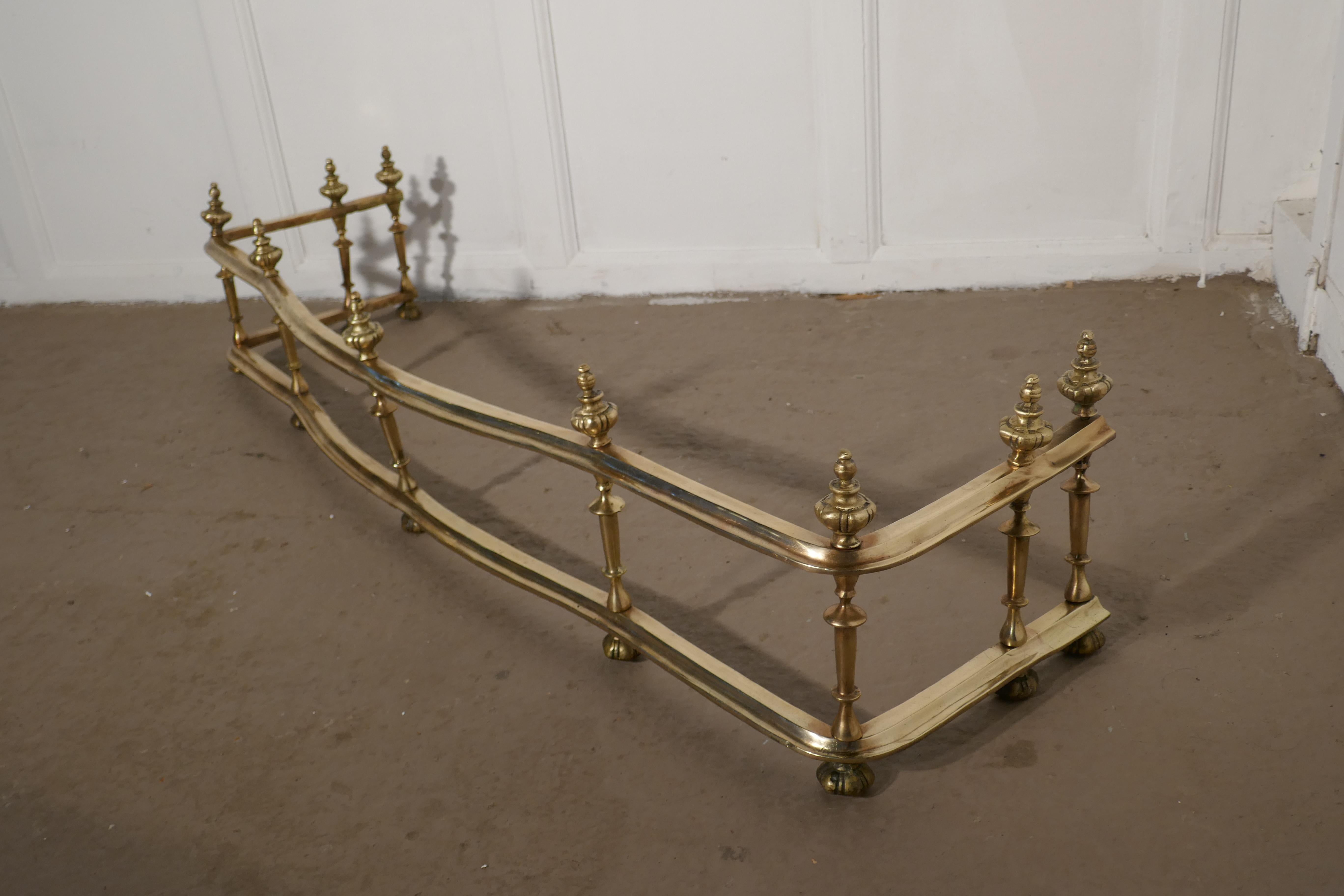 Large Best Quality 19th Century Heavy Brass Fender For Sale 2