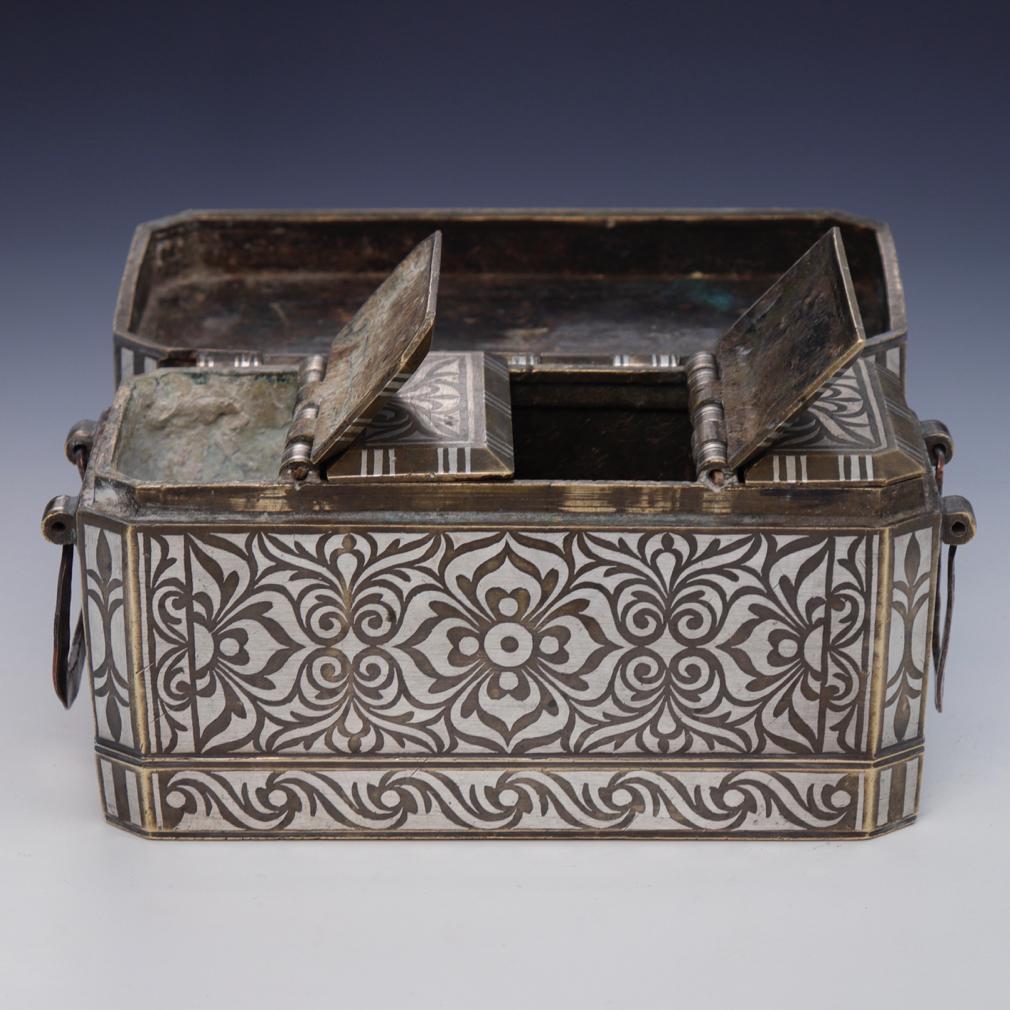 Large Betel Nut Box, Maranao, Southern Philippines (Mindanao) For Sale 2