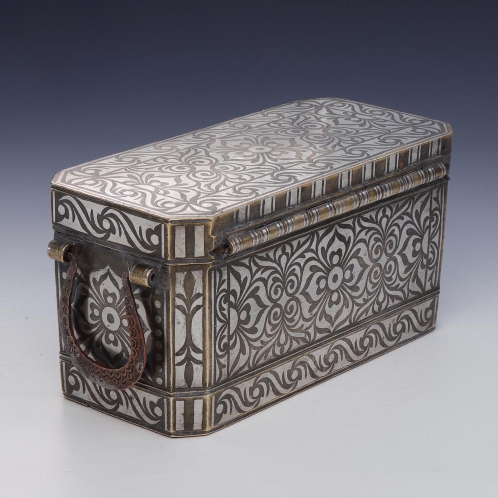 Large Betel Nut Box, Maranao, Southern Philippines (Mindanao) In Good Condition For Sale In Point Richmond, CA