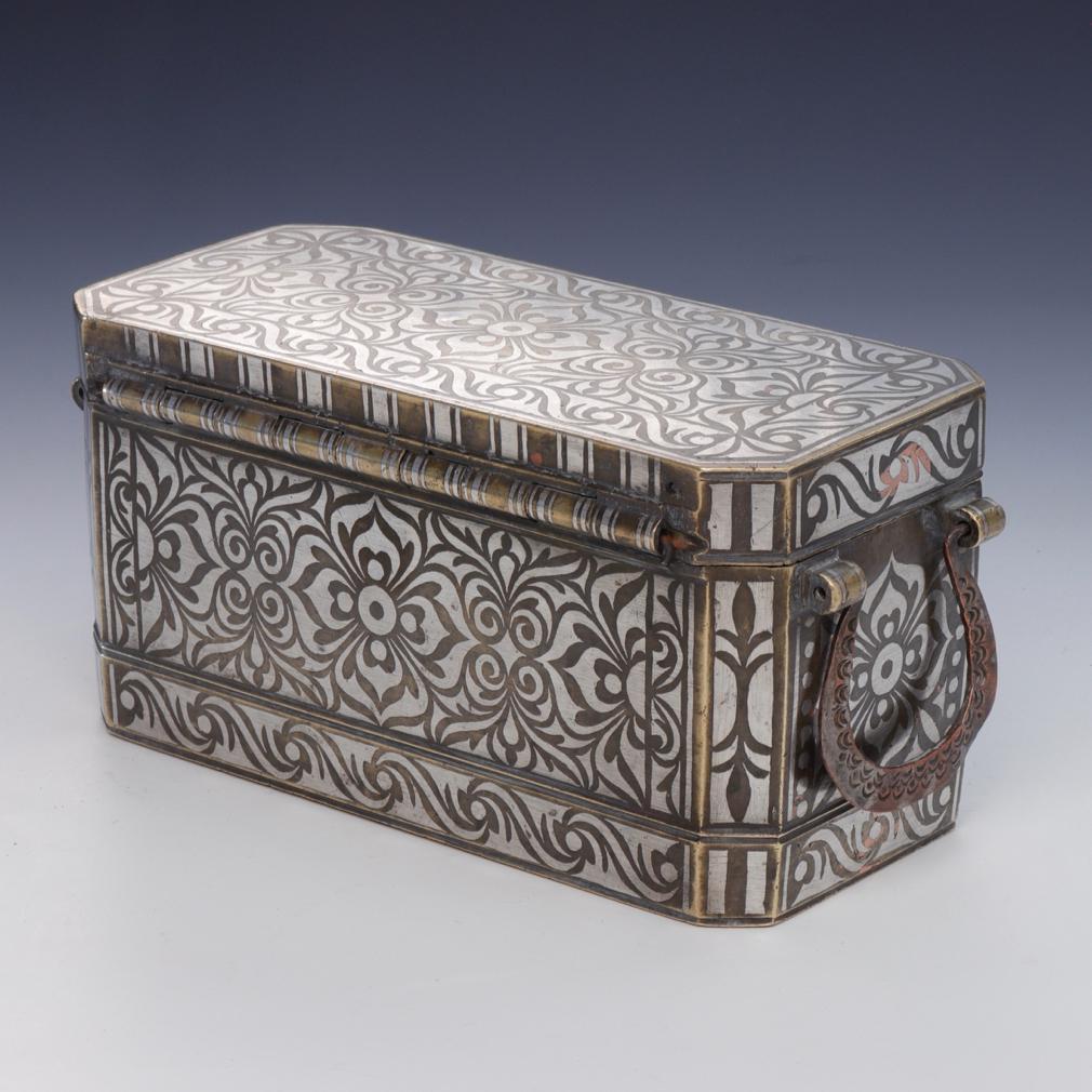 Silver Large Betel Nut Box, Maranao, Southern Philippines (Mindanao) For Sale