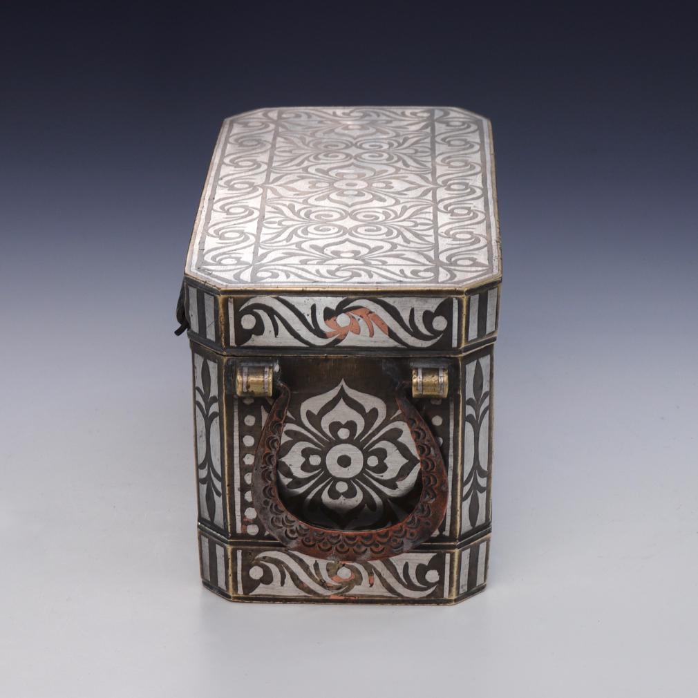 Silver Large Betel Nut Box, Maranao, Southern Philippines (Mindanao) For Sale