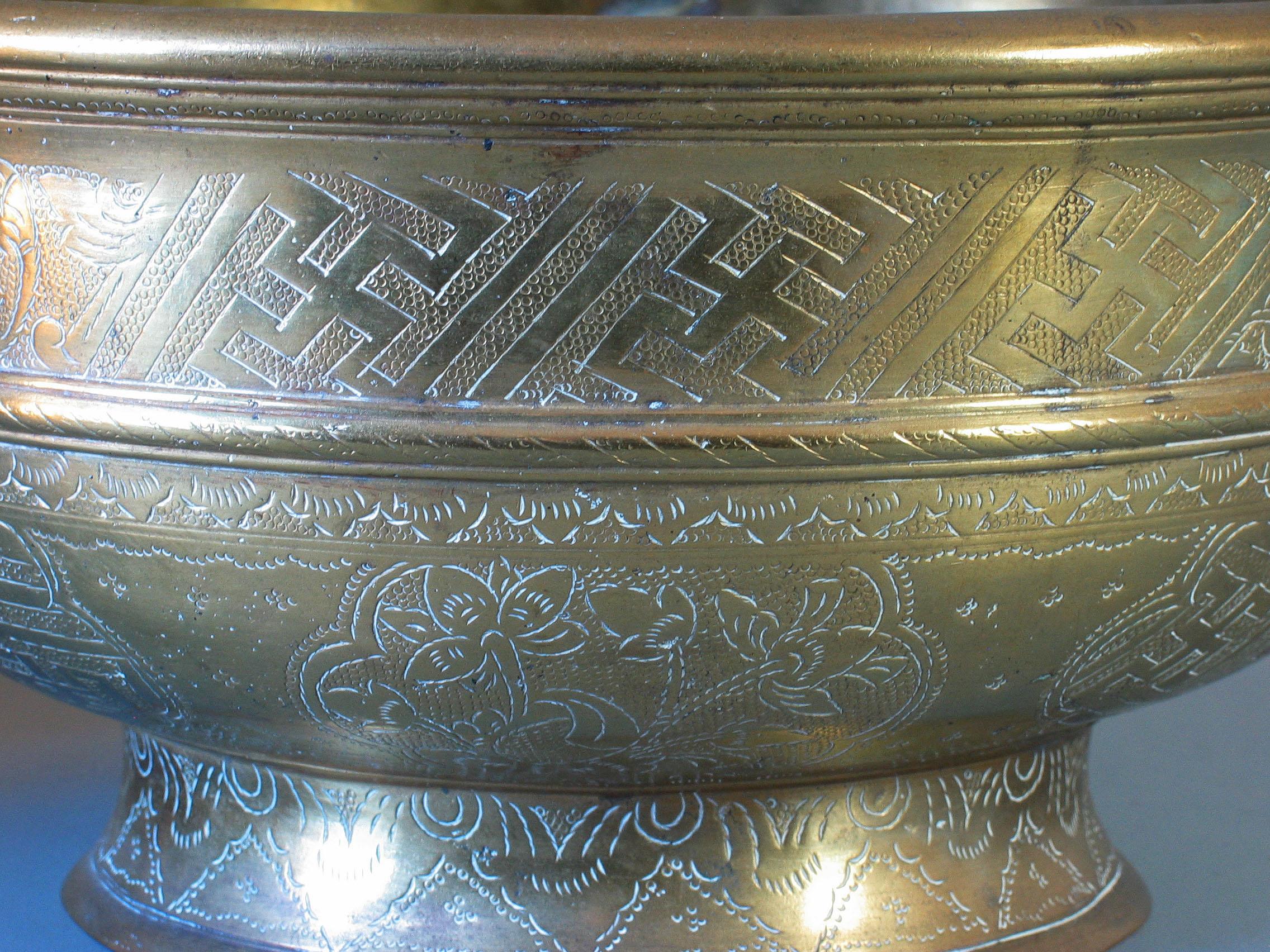 Hand-Crafted Large Betel Nut Brass Bowl 'Sireh' East Java Indonesia, circa 1900