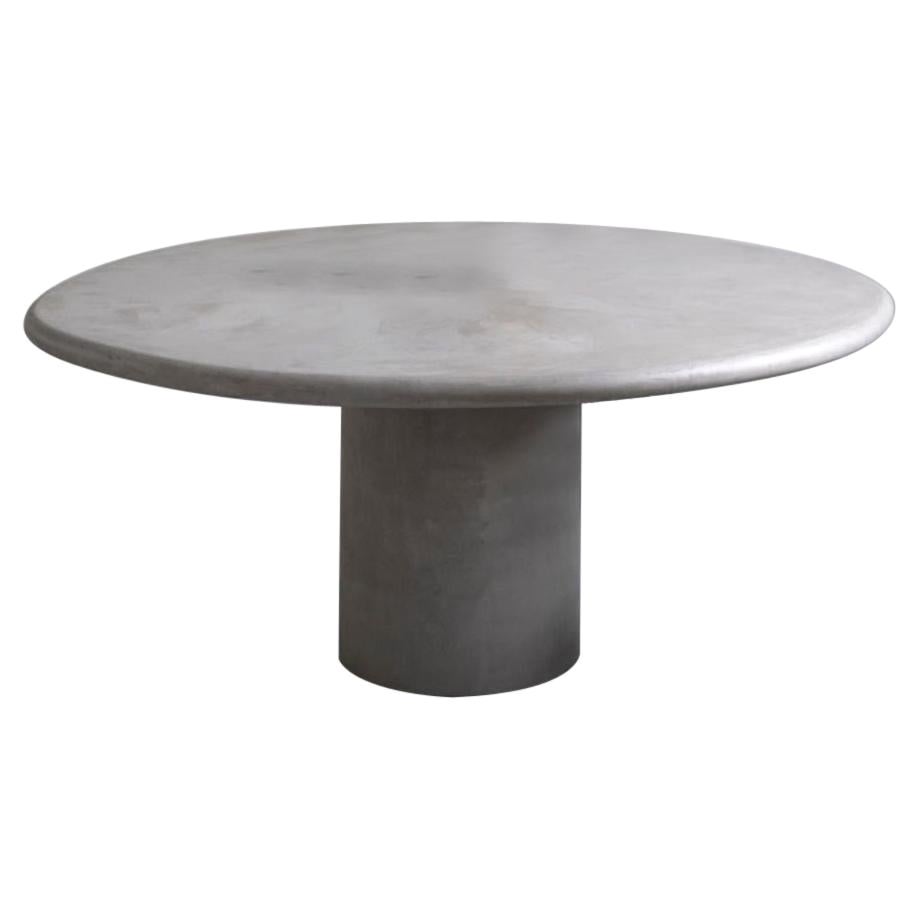 Grande Table Ronde en Béton Ciré par Bicci De Medici