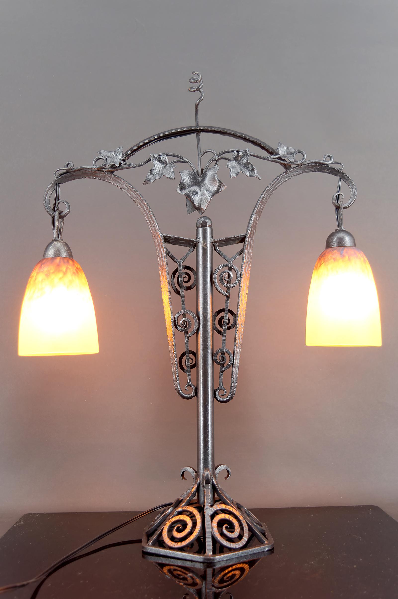 Large Bicéphalous Wrought Iron Lamp by Schneider, France, Art Deco, Circa 1920 For Sale 11