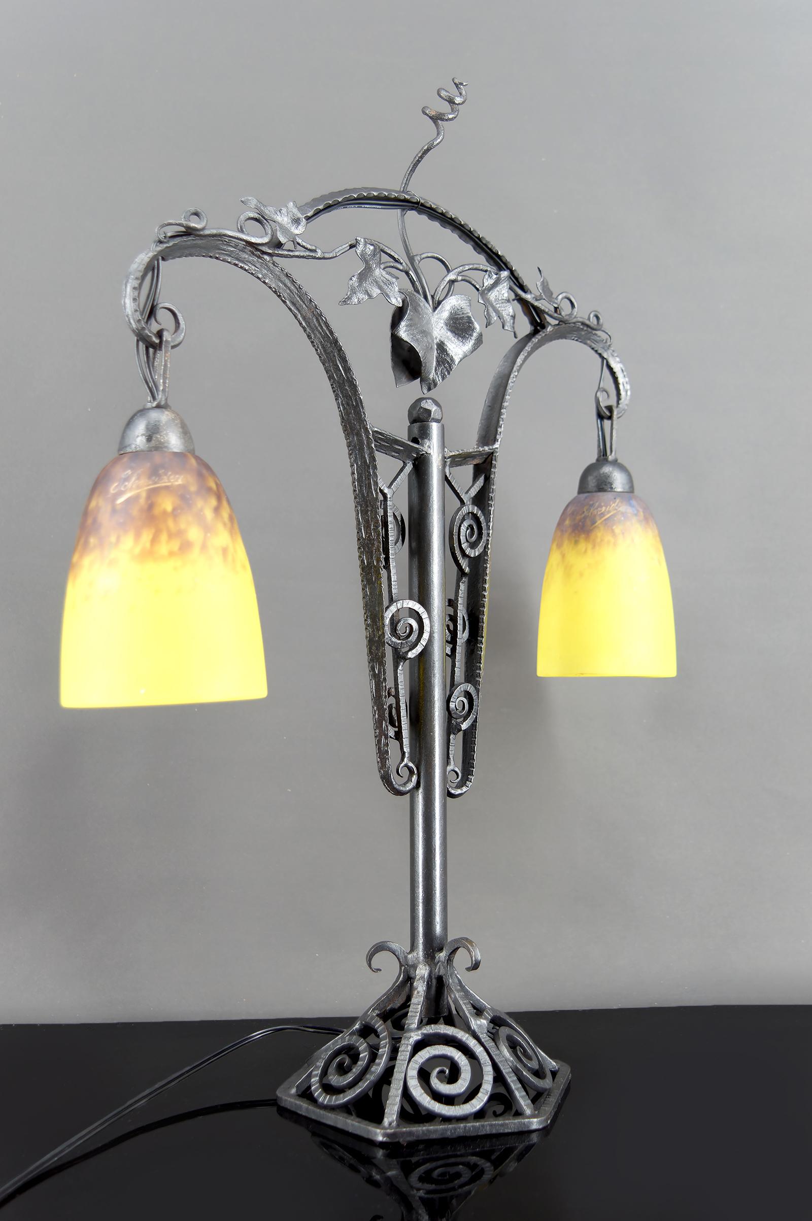 French Large Bicéphalous Wrought Iron Lamp by Schneider, France, Art Deco, Circa 1920 For Sale