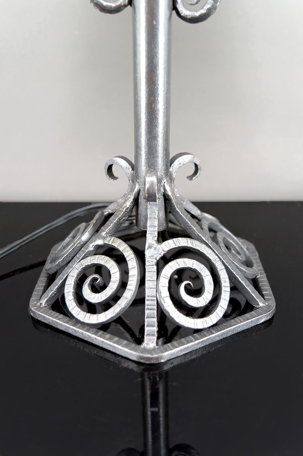 Large Bicéphalous Wrought Iron Lamp by Schneider, France, Art Deco, Circa 1920 For Sale 1