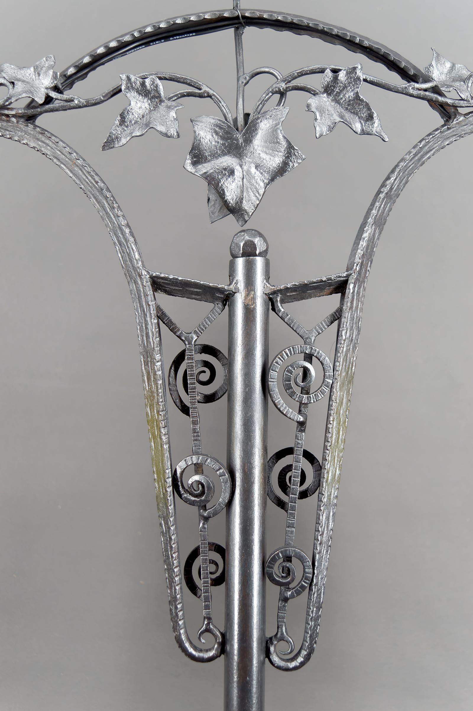 Large Bicéphalous Wrought Iron Lamp by Schneider, France, Art Deco, Circa 1920 For Sale 2