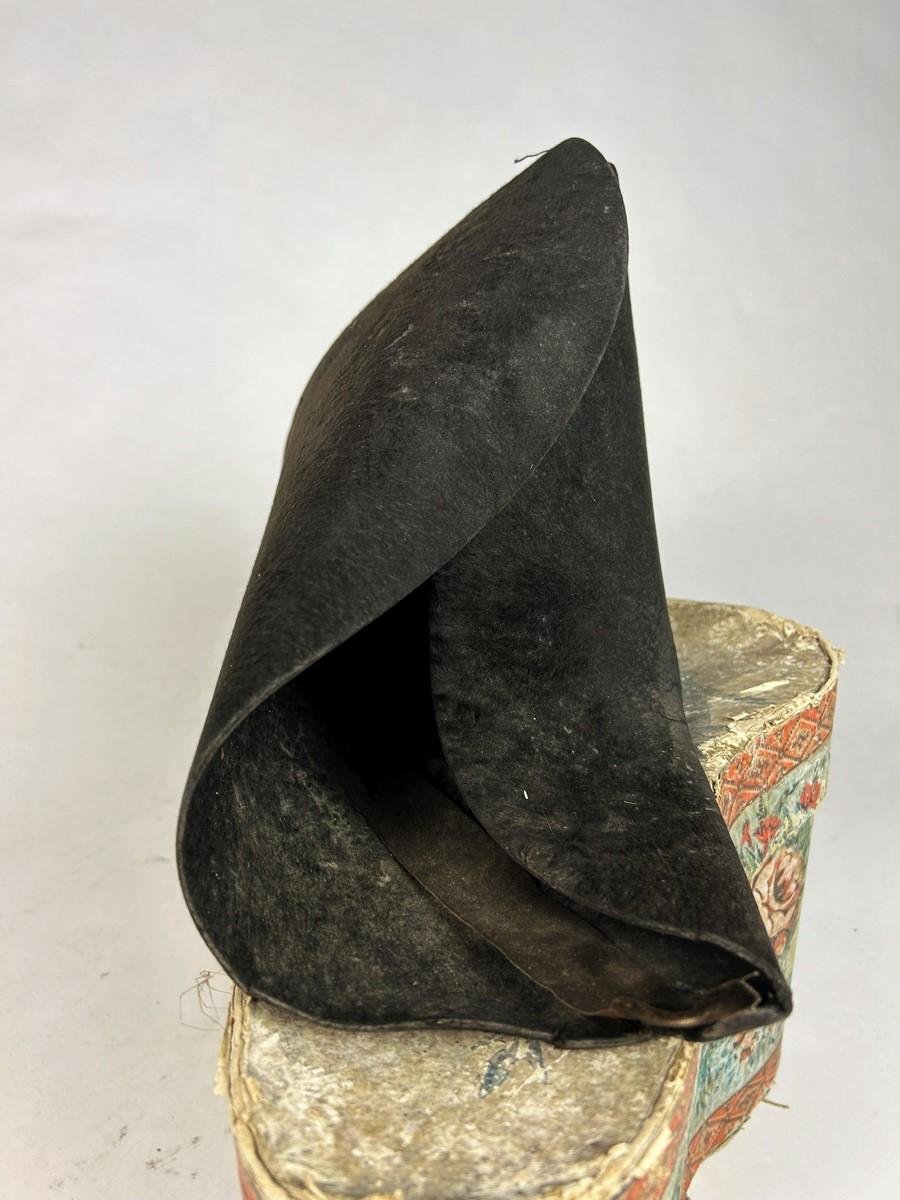 Men's Large Bicorne with tricolour cockade of a Commissaire - France Circa 1792 For Sale
