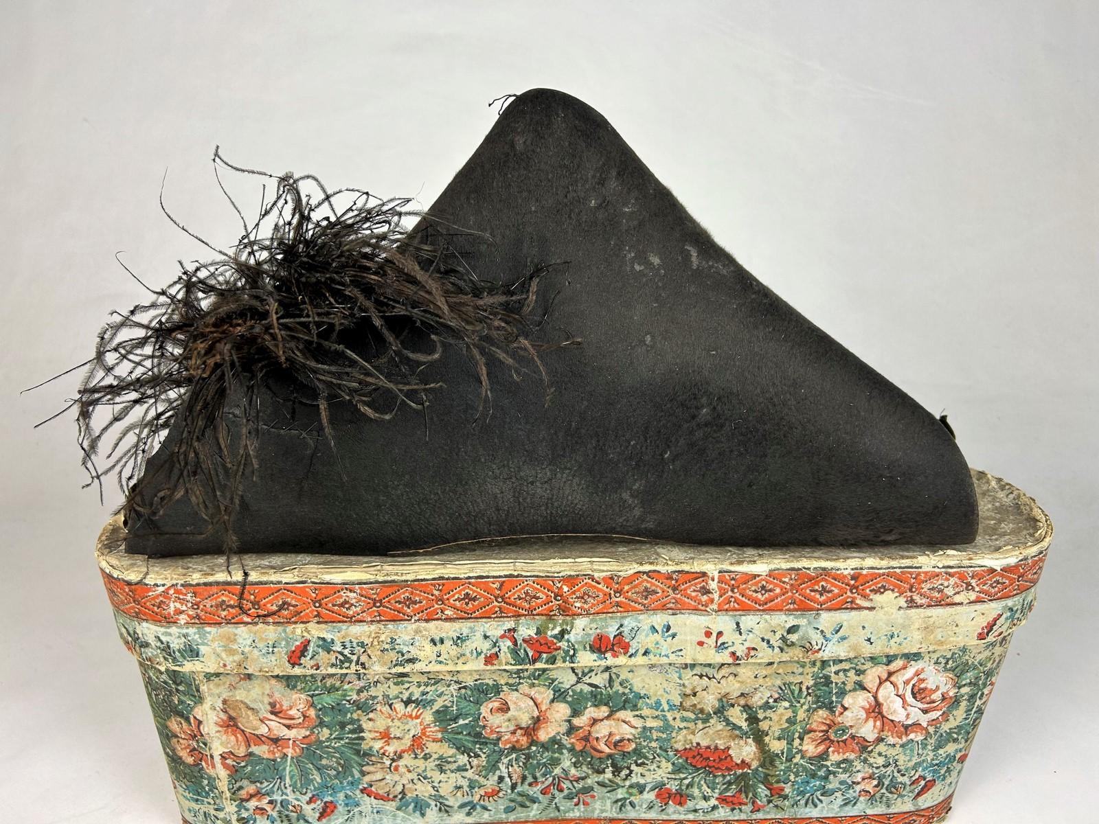 Large Bicorne with tricolour cockade of a Commissaire - France Circa 1792 For Sale 1