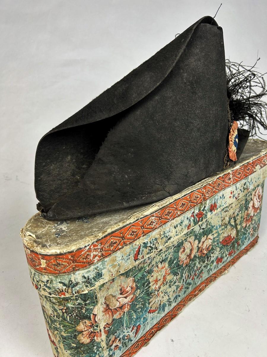 Large Bicorne with tricolour cockade of a Commissaire - France Circa 1792 For Sale 4