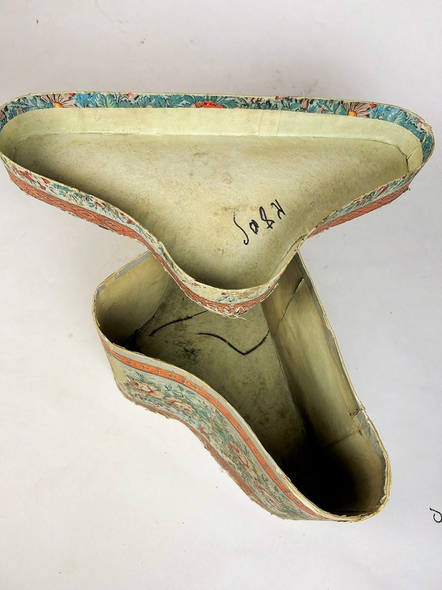 Large Bicorne with tricolour cockade of a Commissaire - France Circa 1792 For Sale 5