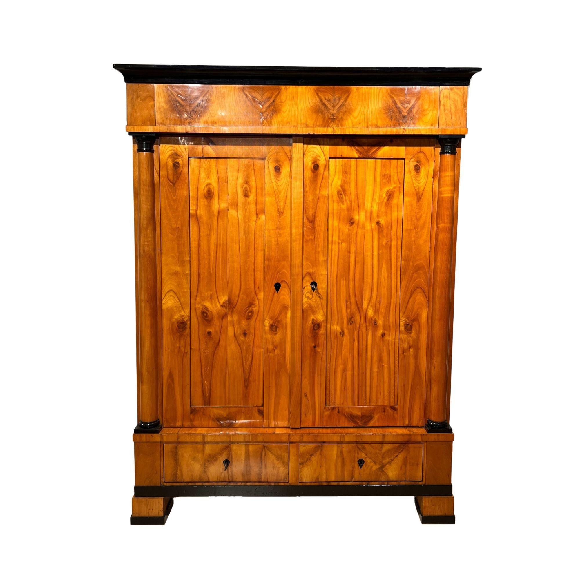 Large original, early Biedermeier armoire in cherry wood from south Germany around 1820
Very beautiful cherry solid wood and cherry veneered on oak solid wood. Shellac hand polished.
Ebonized key escutcheons, cornice and decorative trims. Solid