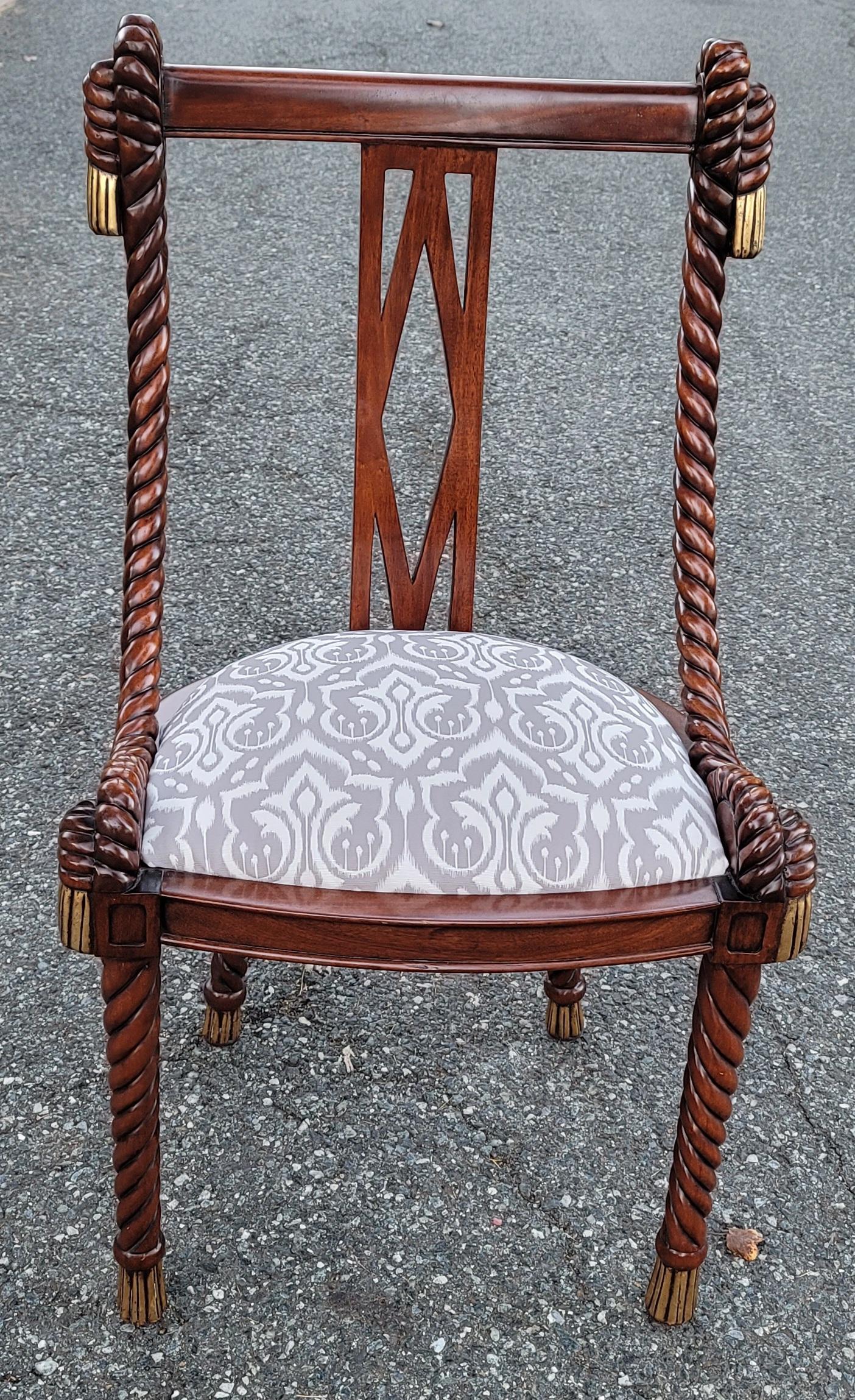 Acajou Paire de grandes chaises d'appoint Biedermeier Barley Twist en corde dorée et sculptée en vente