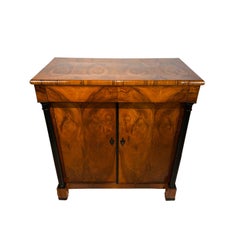 Biedermeier Kabinett, Nussbaumfurnier, Vollsäulen, Süddeutschland um 1820