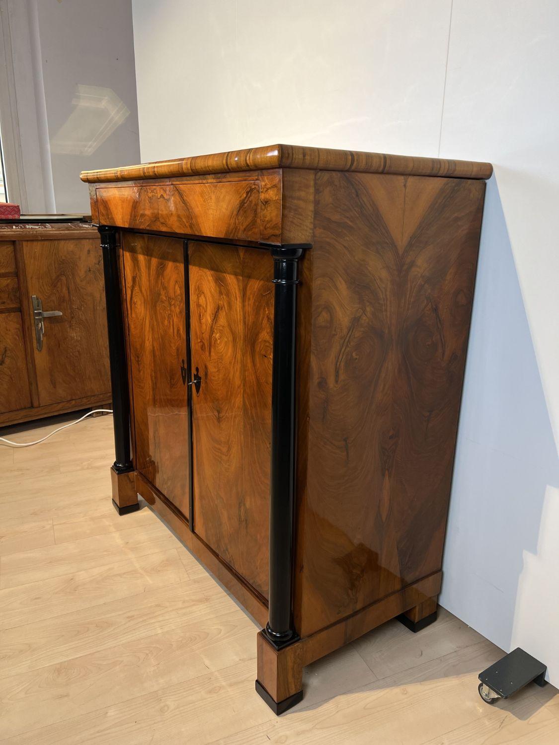 Large Biedermeier Half-Cabinet, Walnut and Ebonized, South Germany, circa 1820 For Sale 1