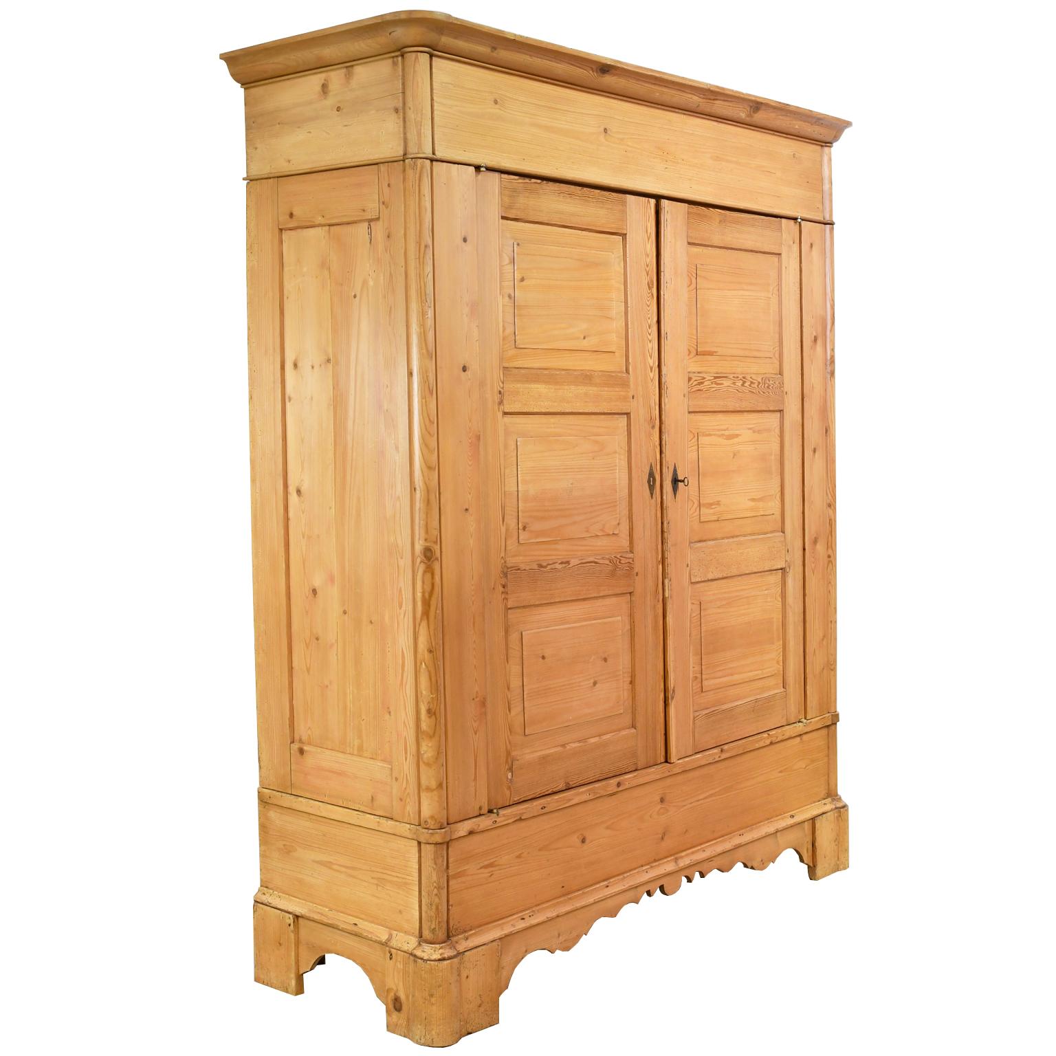 Biedermeier Inspired Scrubbed Pine Armoire from Northern Germany, circa 1820 7
